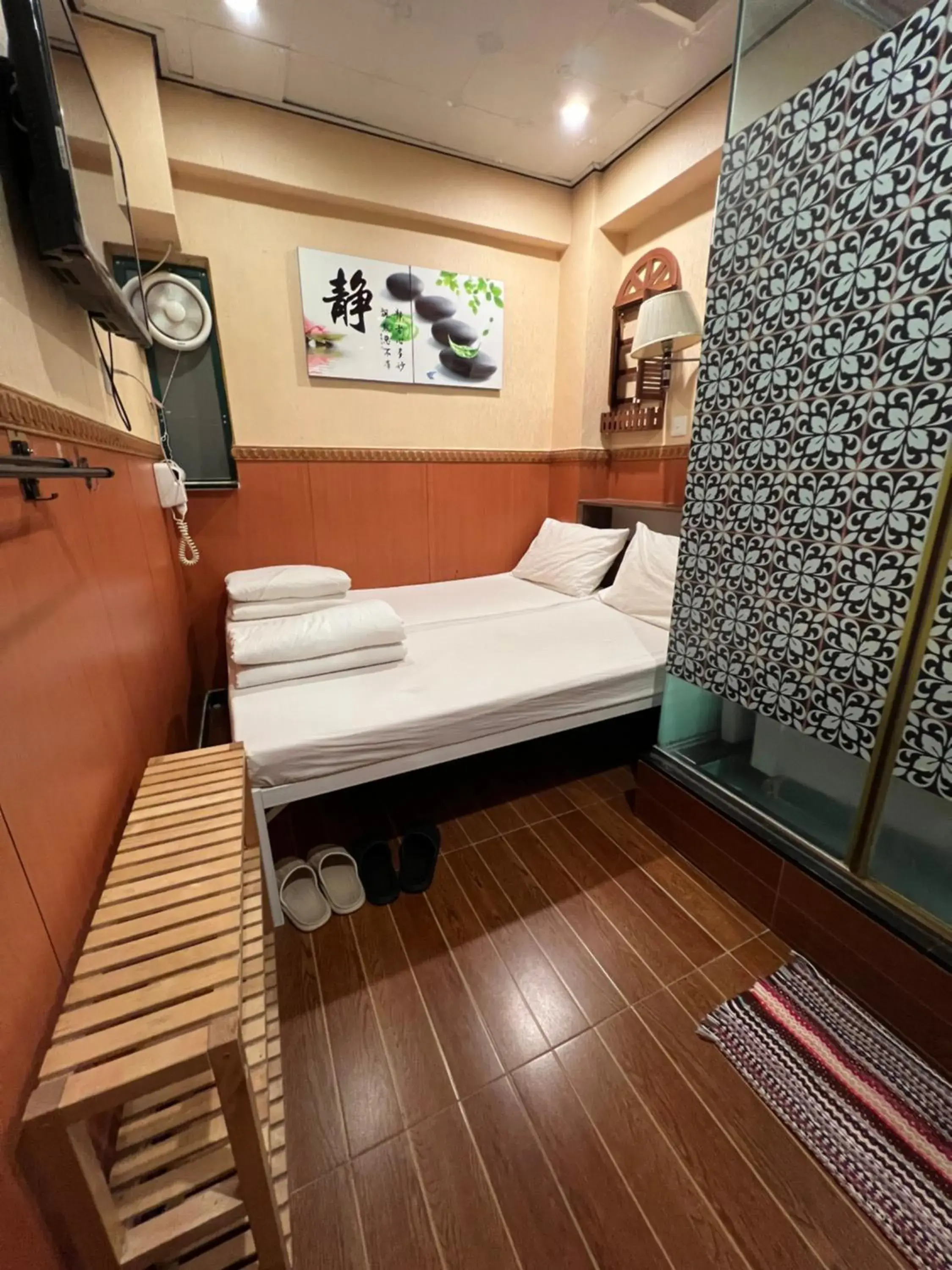 Twin Room with Private Bathroom in Venetian Hostel Twin Room with Private Bathroom in Venetian Hostel