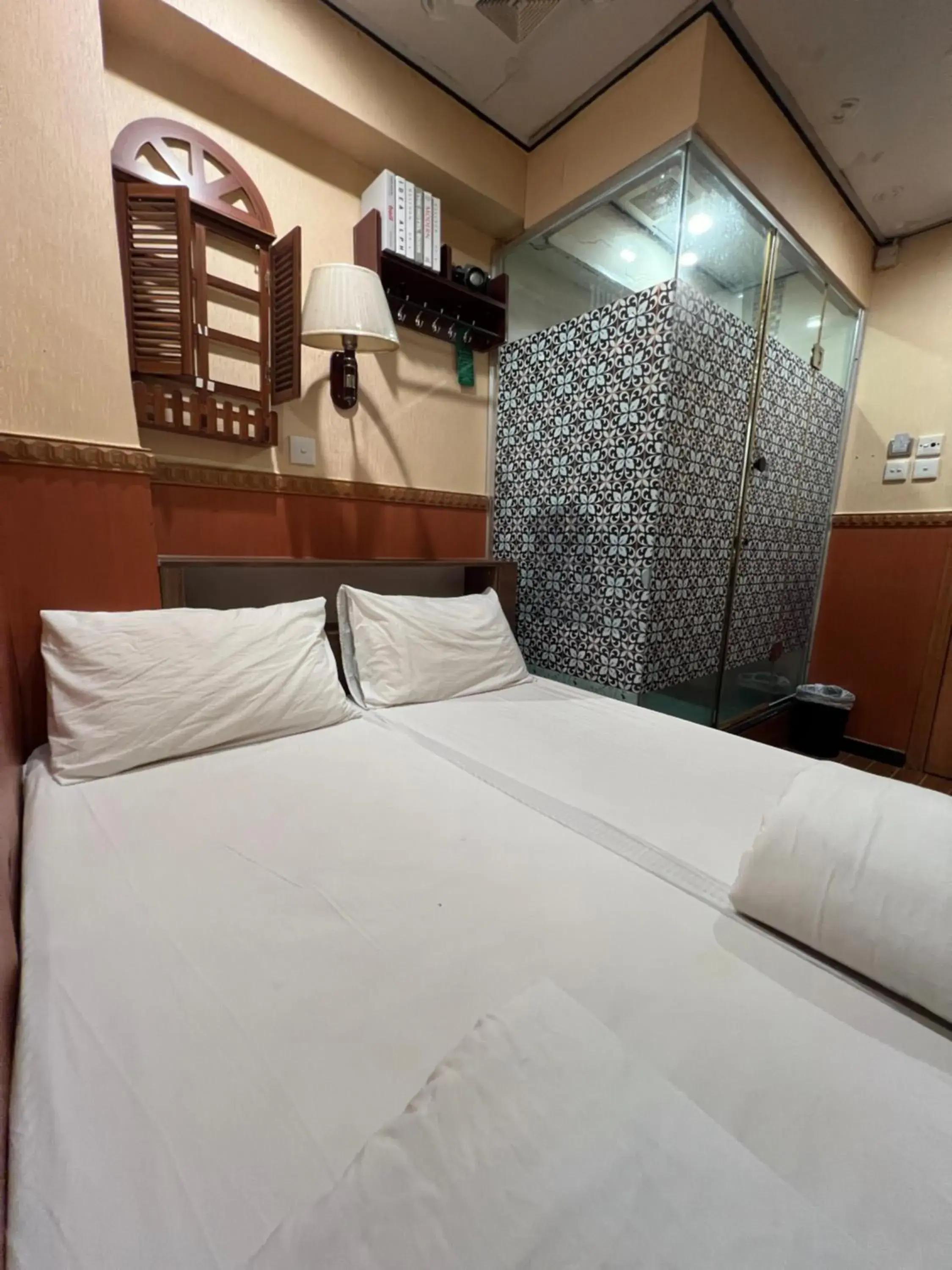 Twin Room with Private Bathroom in Venetian Hostel Twin Room with Private Bathroom in Venetian Hostel
