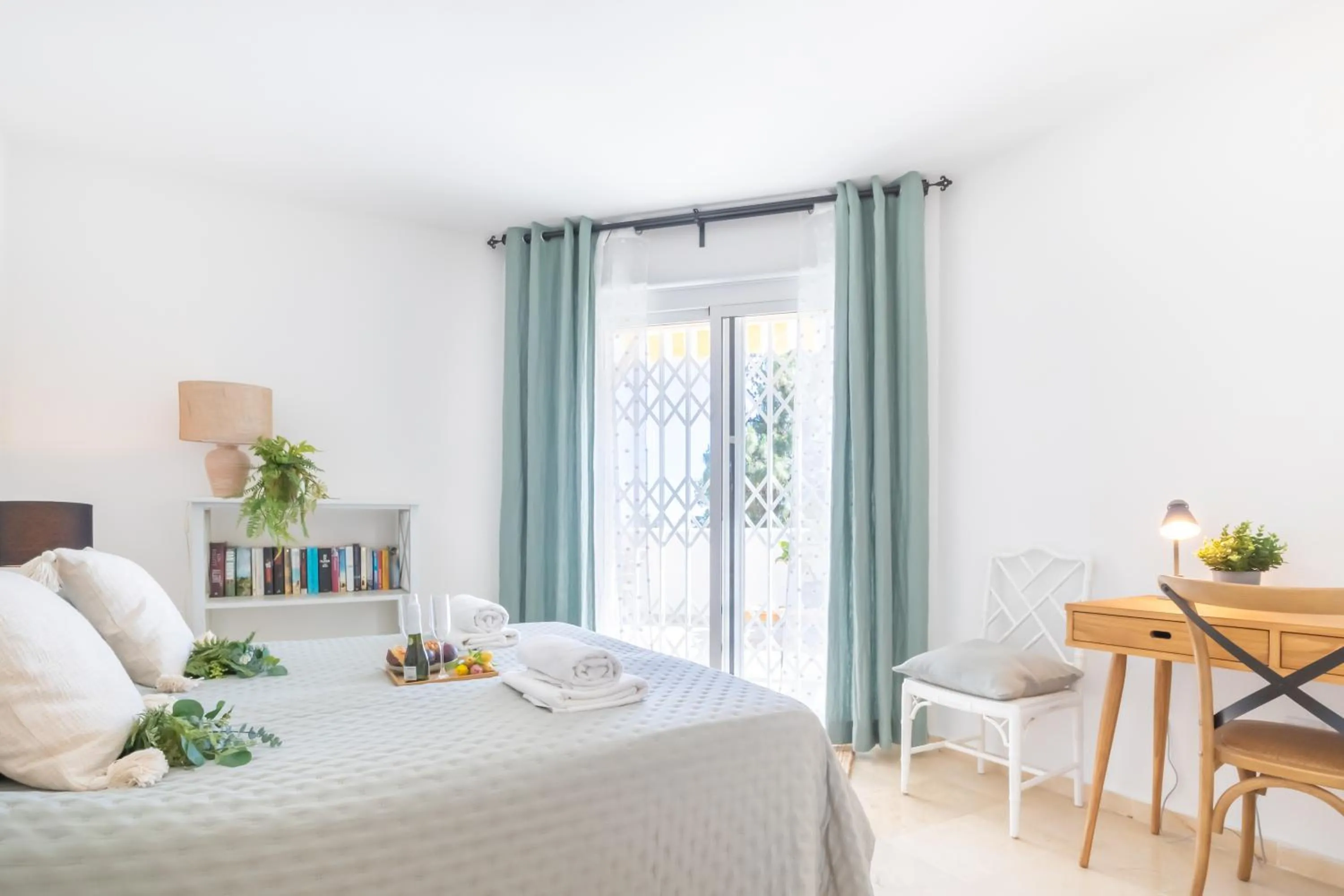 Bedroom, Bed in Calahonda Golf - Happy Rentals