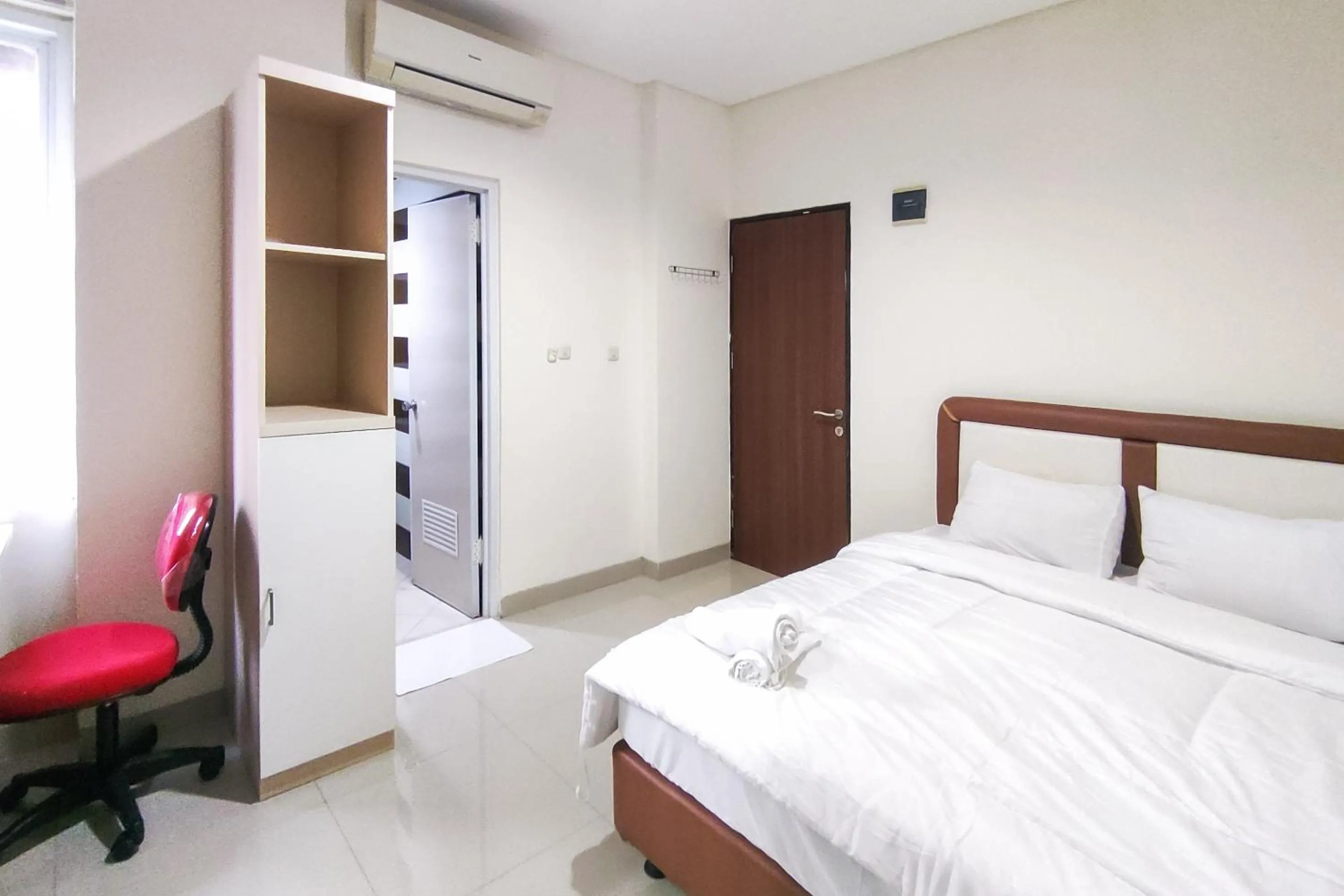 Bedroom, Bed in RedDoorz Plus Near ICE BSD Minerva