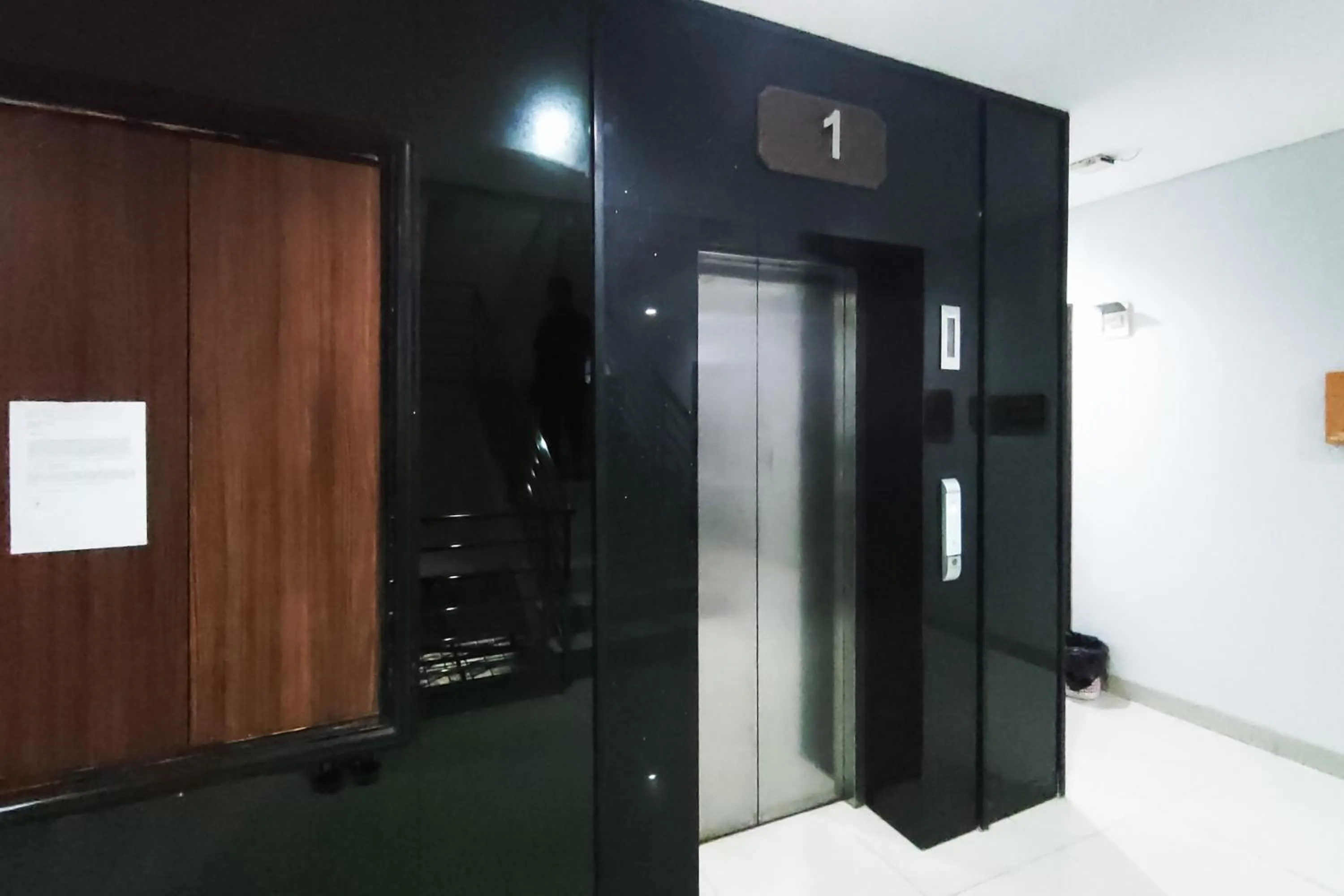 elevator in RedDoorz Plus Near ICE BSD Minerva