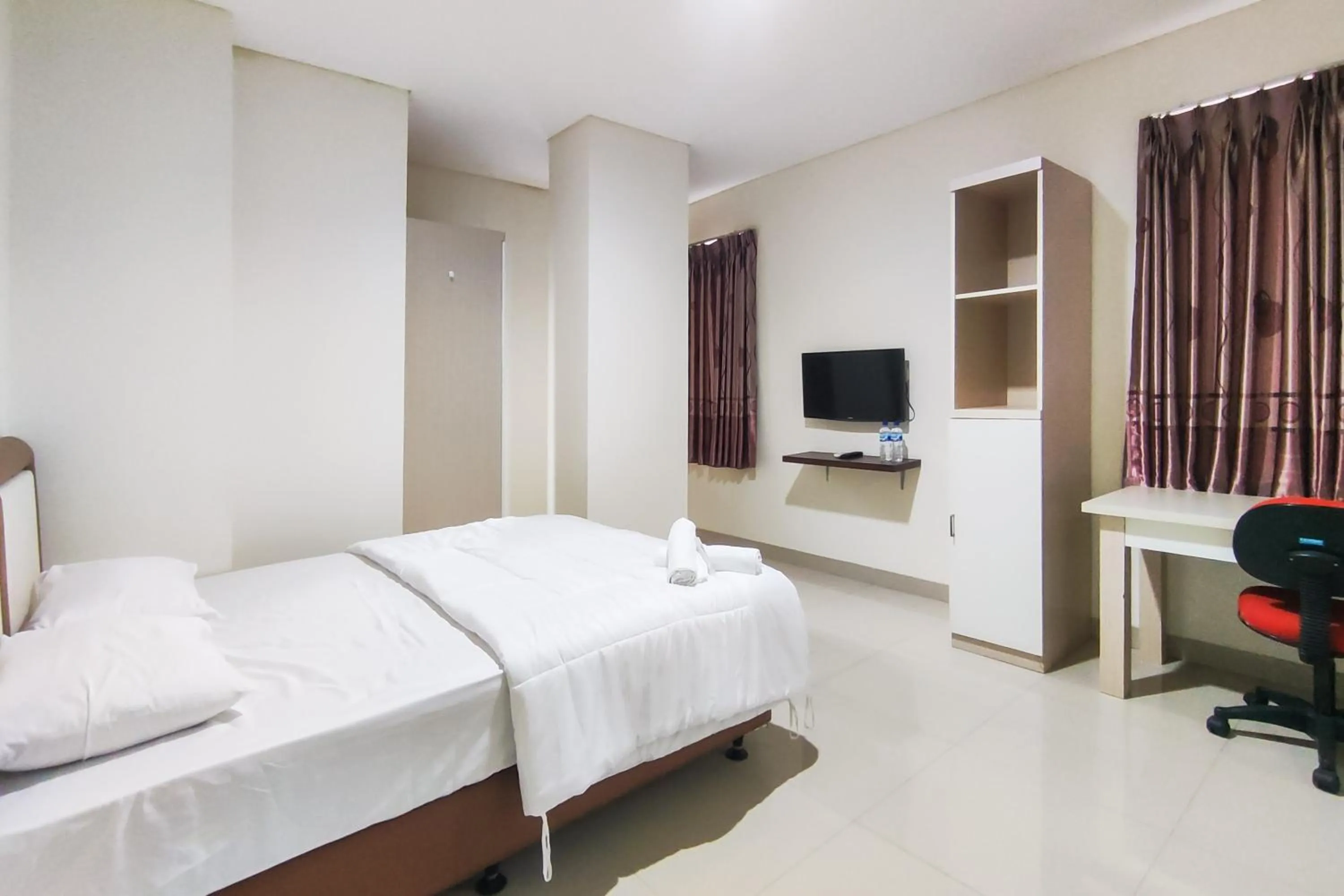 Bedroom, Bed in RedDoorz Plus Near ICE BSD Minerva