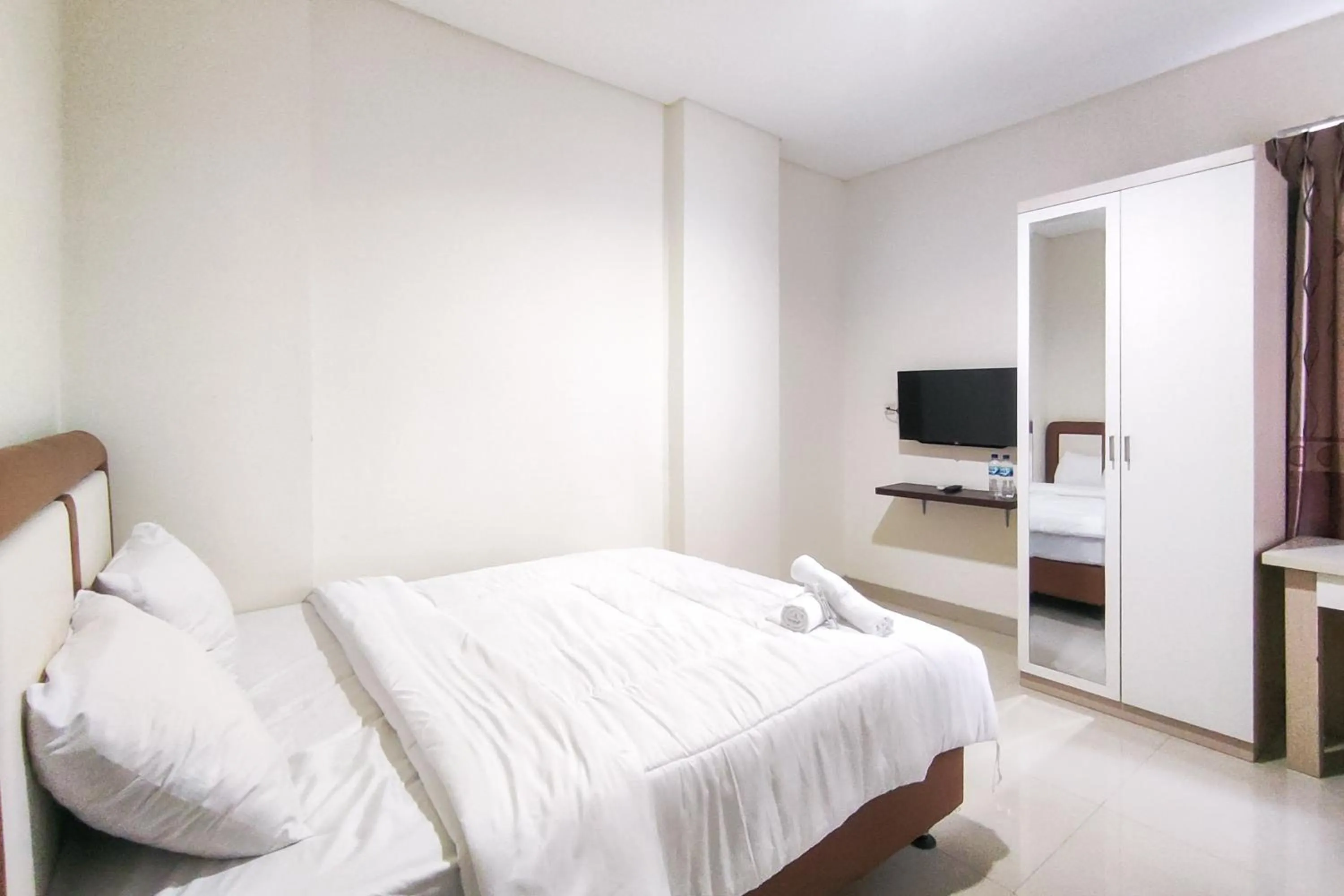 Bedroom, Bed in RedDoorz Plus Near ICE BSD Minerva