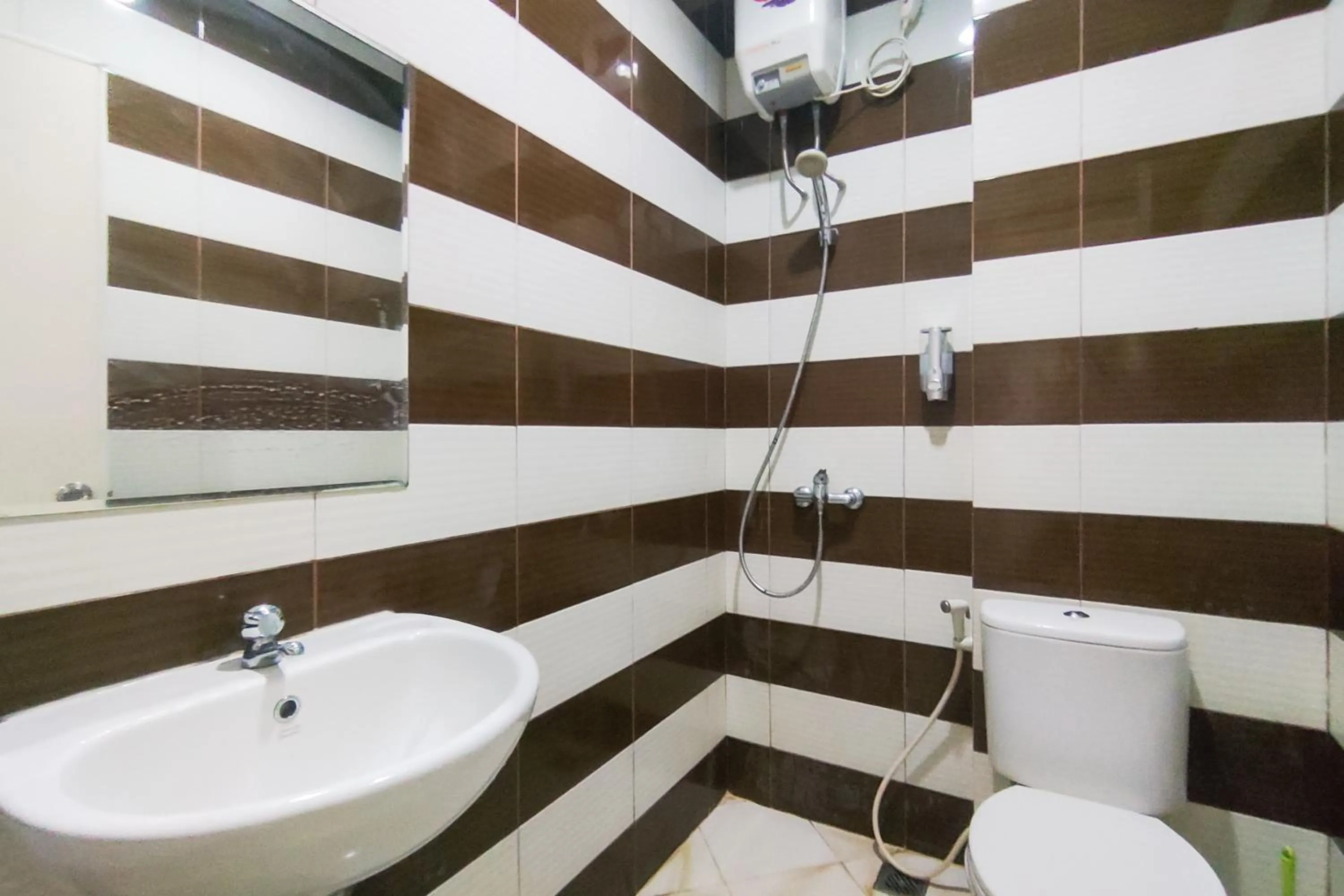 Bathroom in RedDoorz Plus Near ICE BSD Minerva