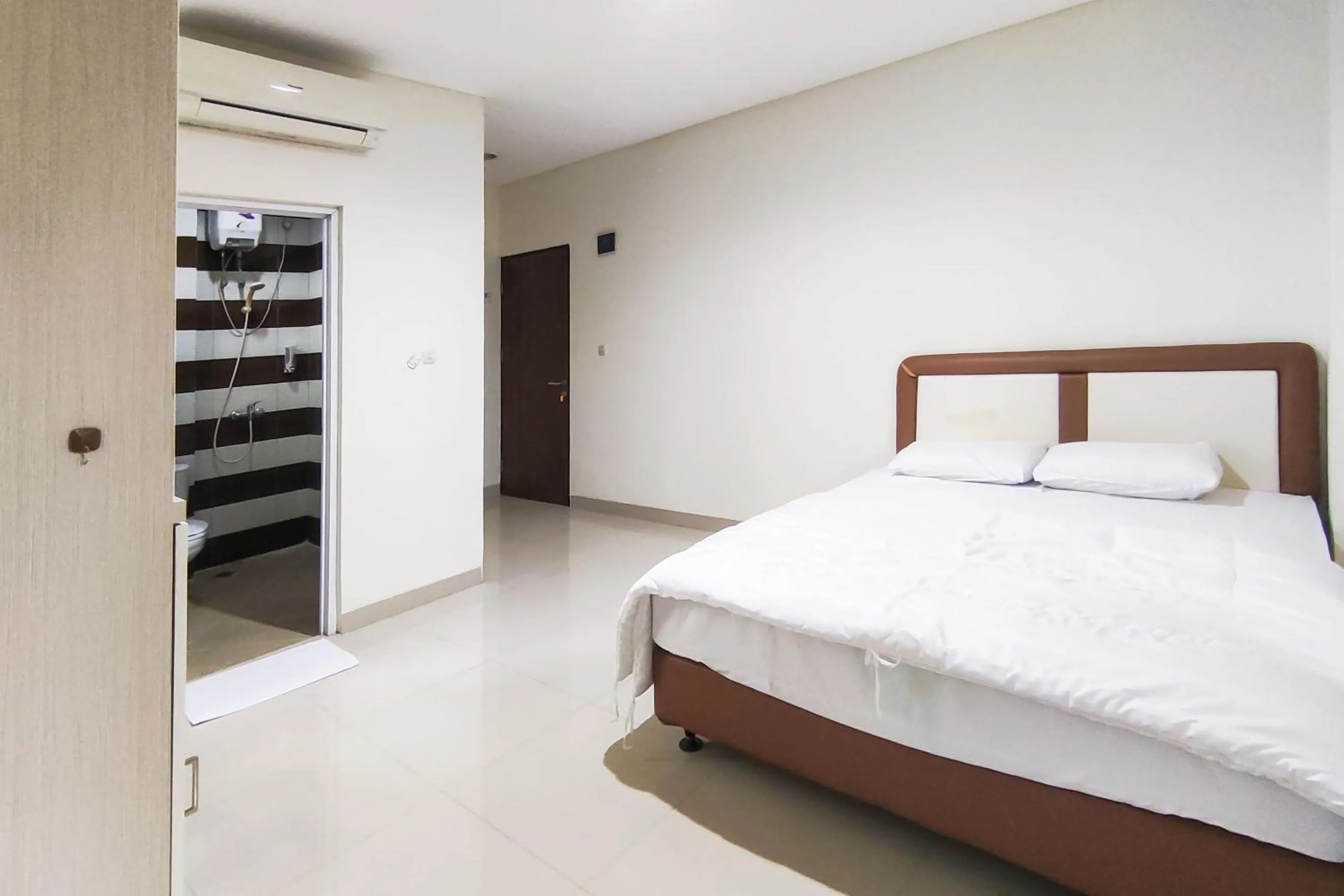 Bedroom, Bed in RedDoorz Plus Near ICE BSD Minerva