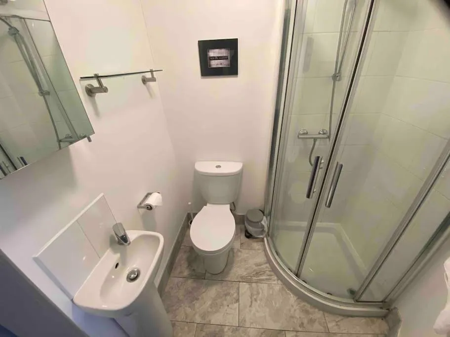 Shower in Ivy Mount Boutique