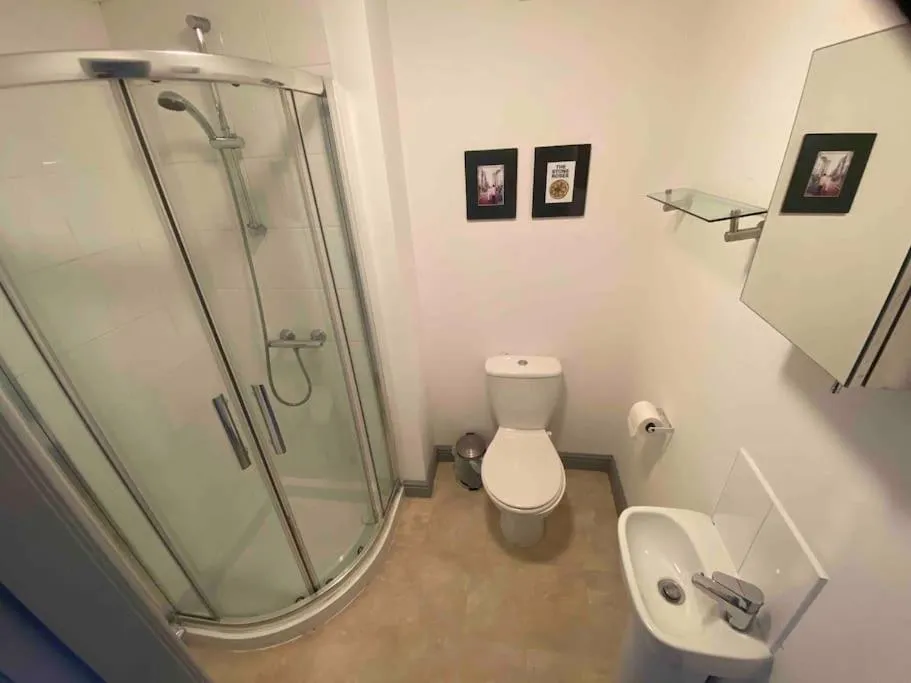 Shower in Ivy Mount Boutique