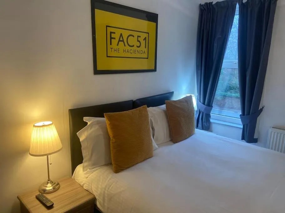 Bedroom, Bed in Ivy Mount Boutique