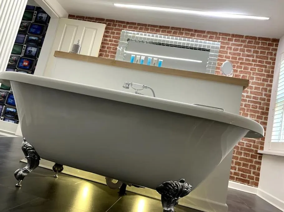 Bath in Ivy Mount Boutique