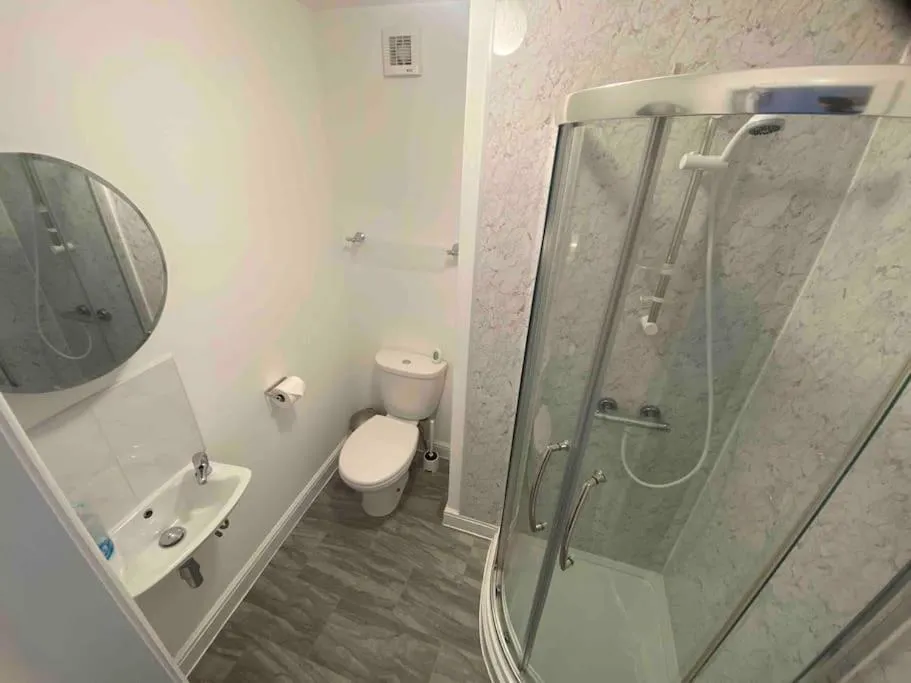 Shower in Ivy Mount Boutique