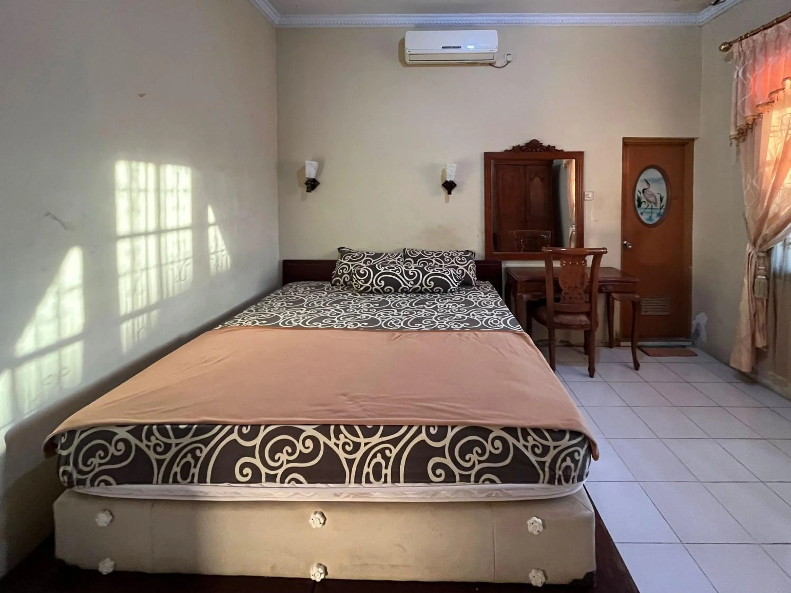 Bedroom in RedDoorz at Hotel Madani Syariah Lempuyangan