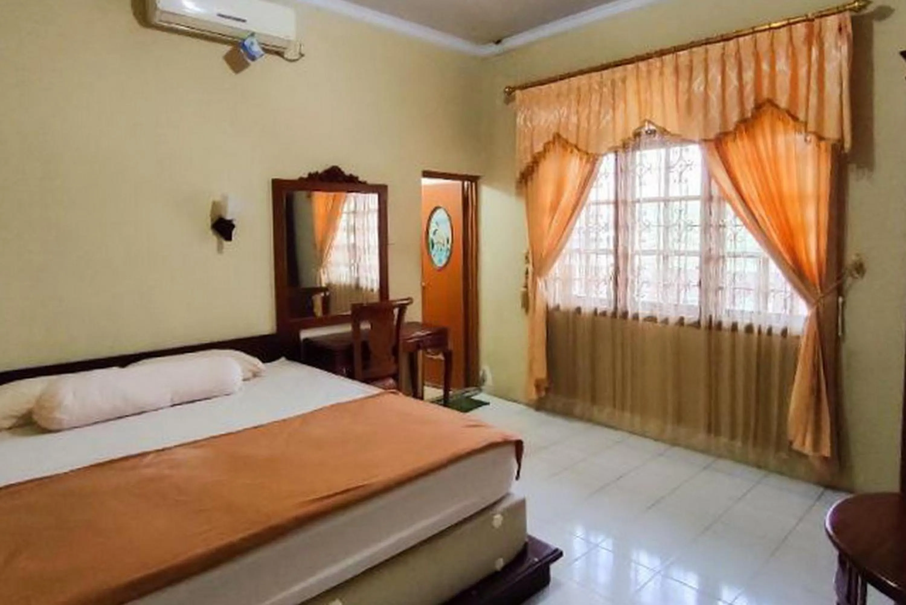Bedroom in RedDoorz at Hotel Madani Syariah Lempuyangan