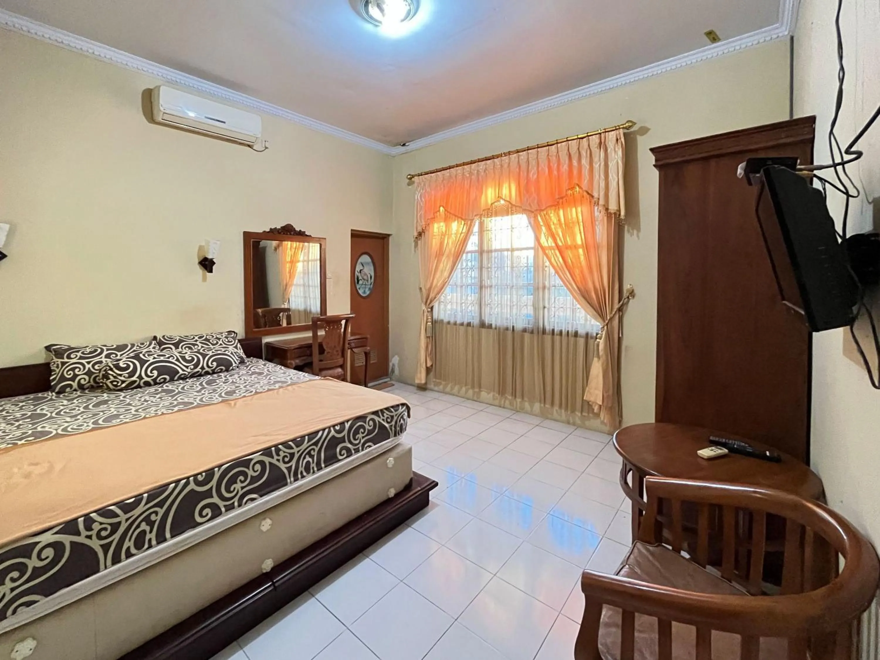Bedroom in RedDoorz at Hotel Madani Syariah Lempuyangan