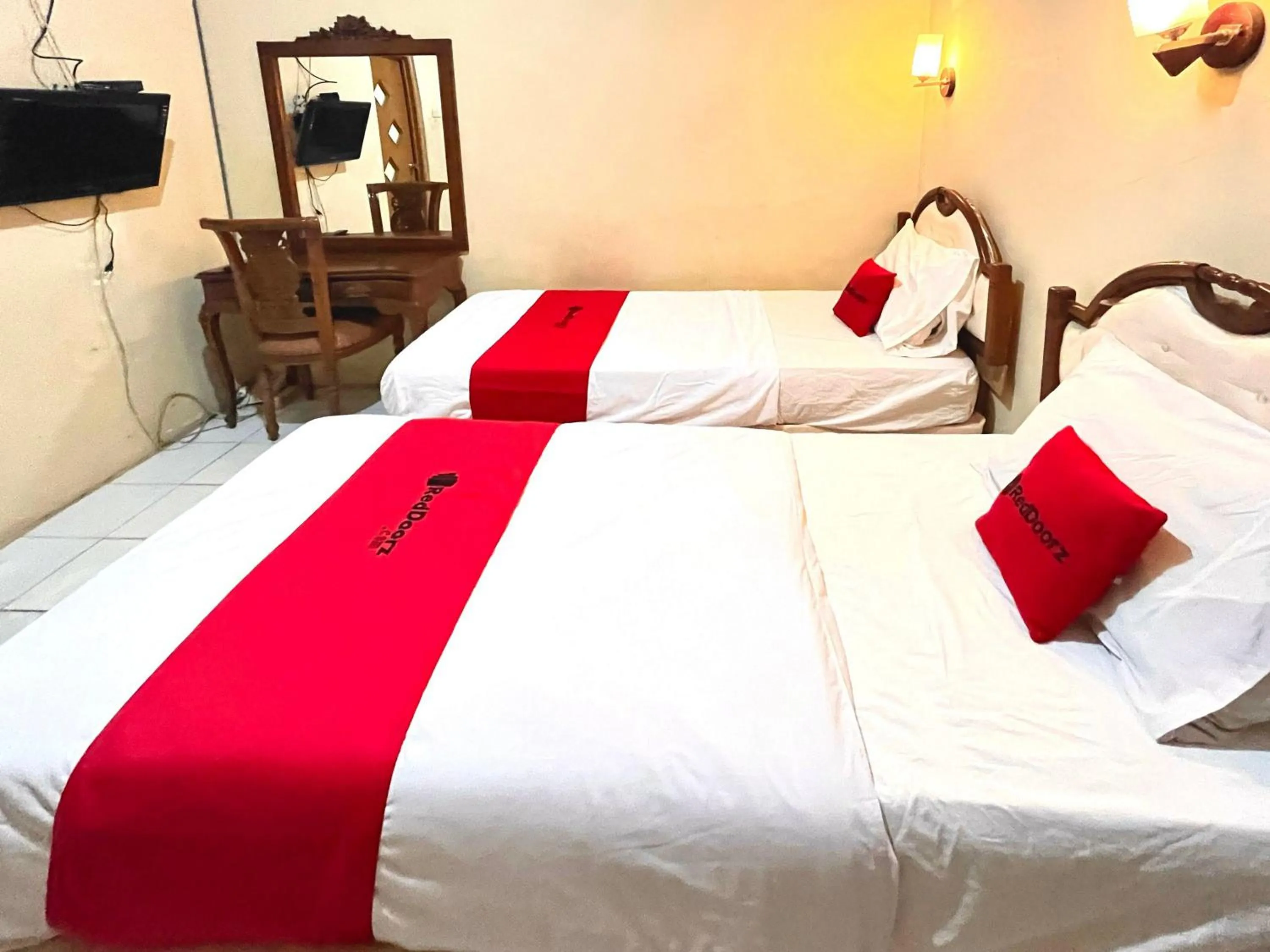 Bedroom in RedDoorz at Hotel Madani Syariah Lempuyangan