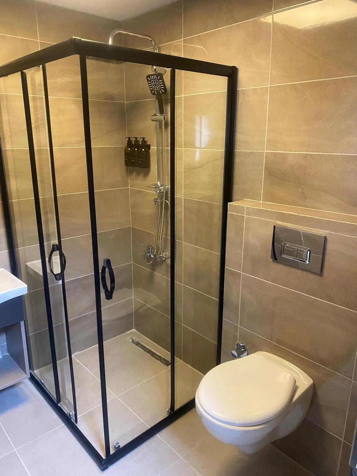 Shower in Esse Joven Hotel