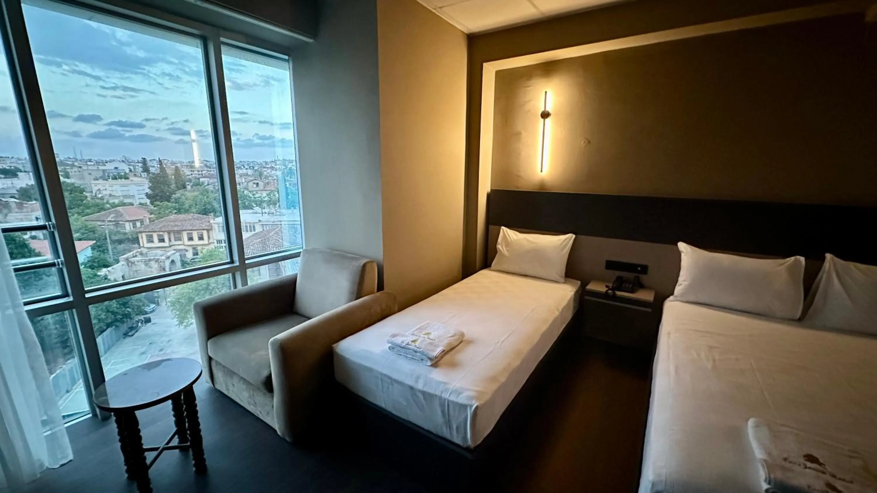 View (from property/room), Bed in Esse Joven Hotel