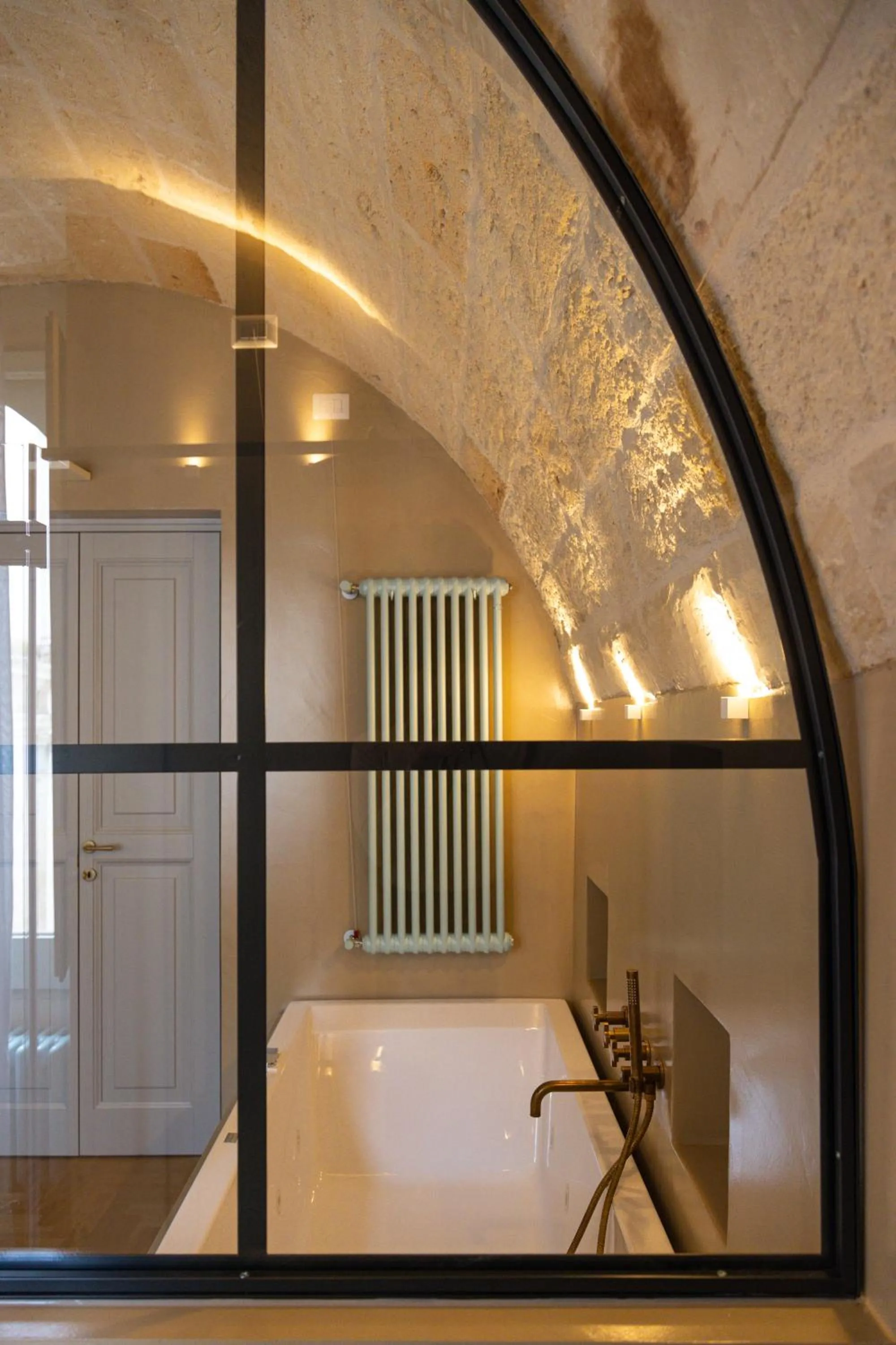 Bathroom, Bed in Palazzo Zimara Boutique Hotel - The D'Angelo Family Collection