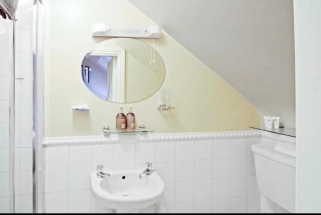 Bathroom in Almara Guest House