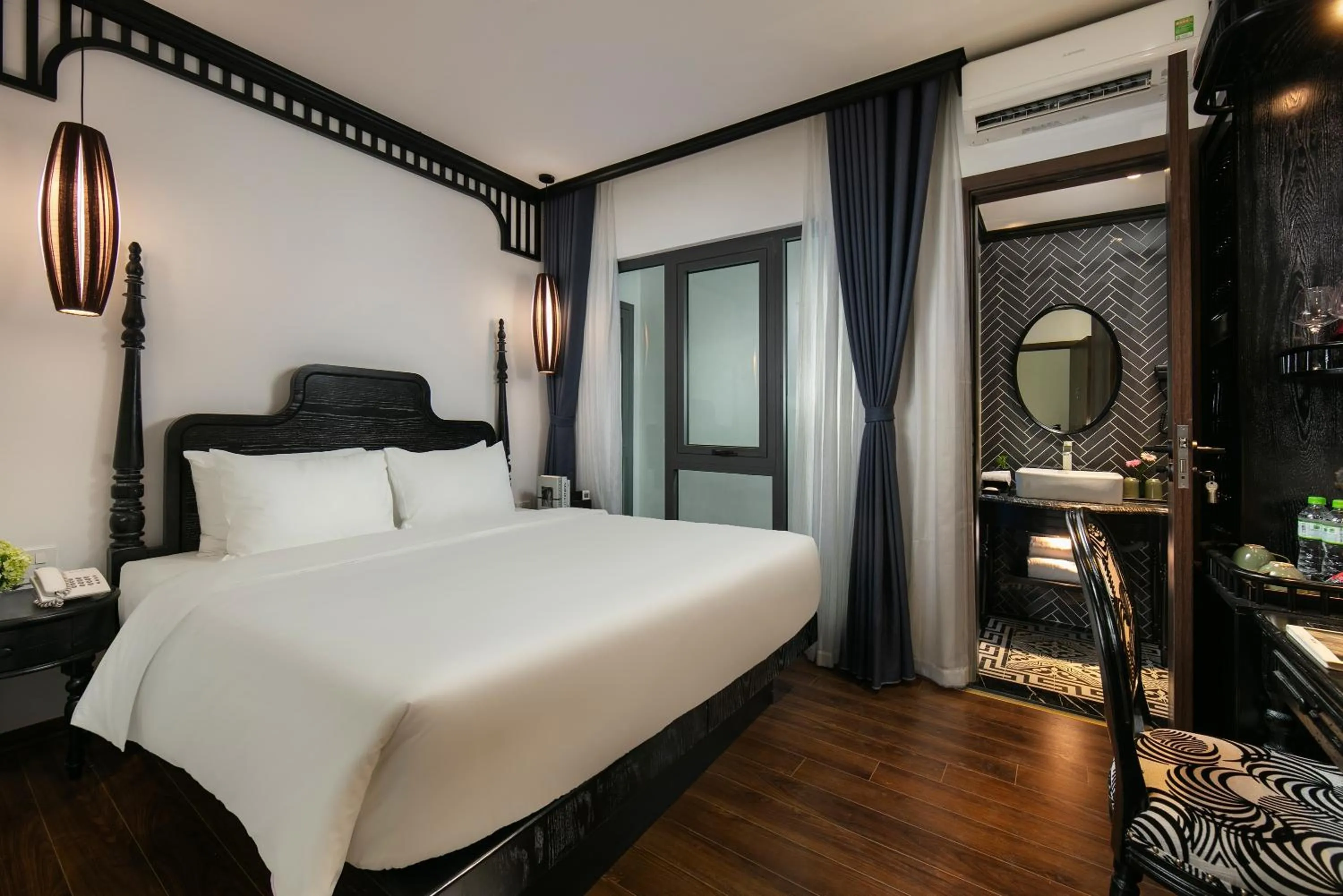Bed in Hanoi Le Chateau Hotel & Spa