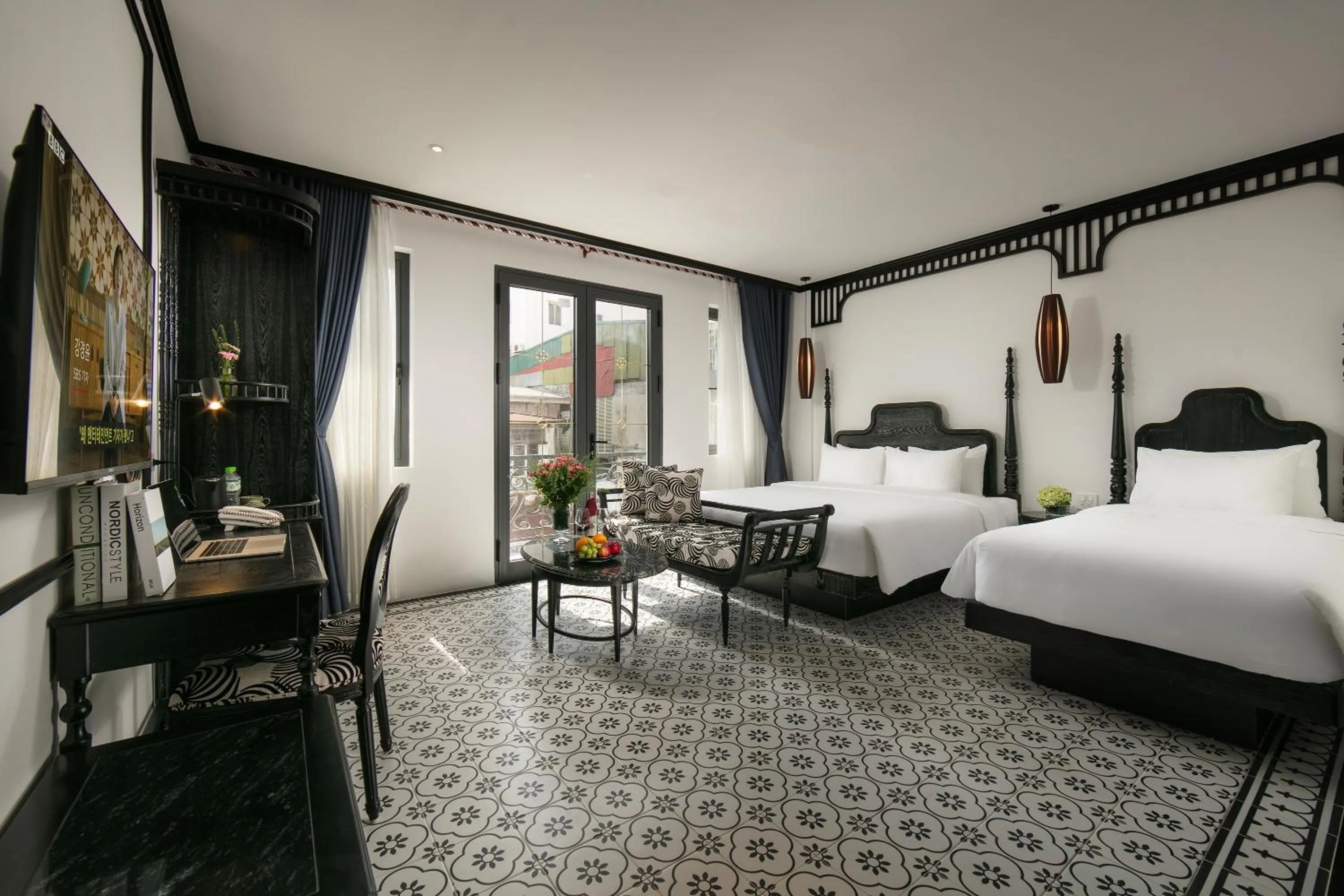 Bed in Hanoi Le Chateau Hotel & Spa