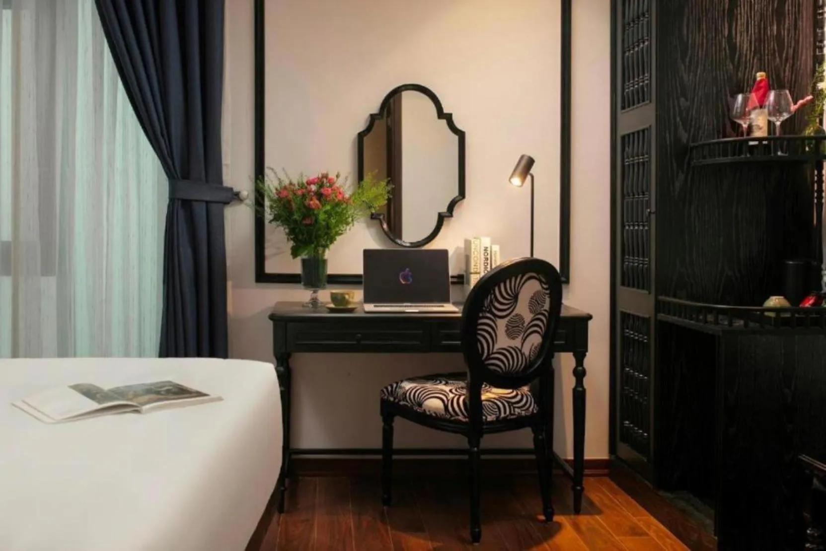 Bed in Hanoi Le Chateau Hotel & Spa