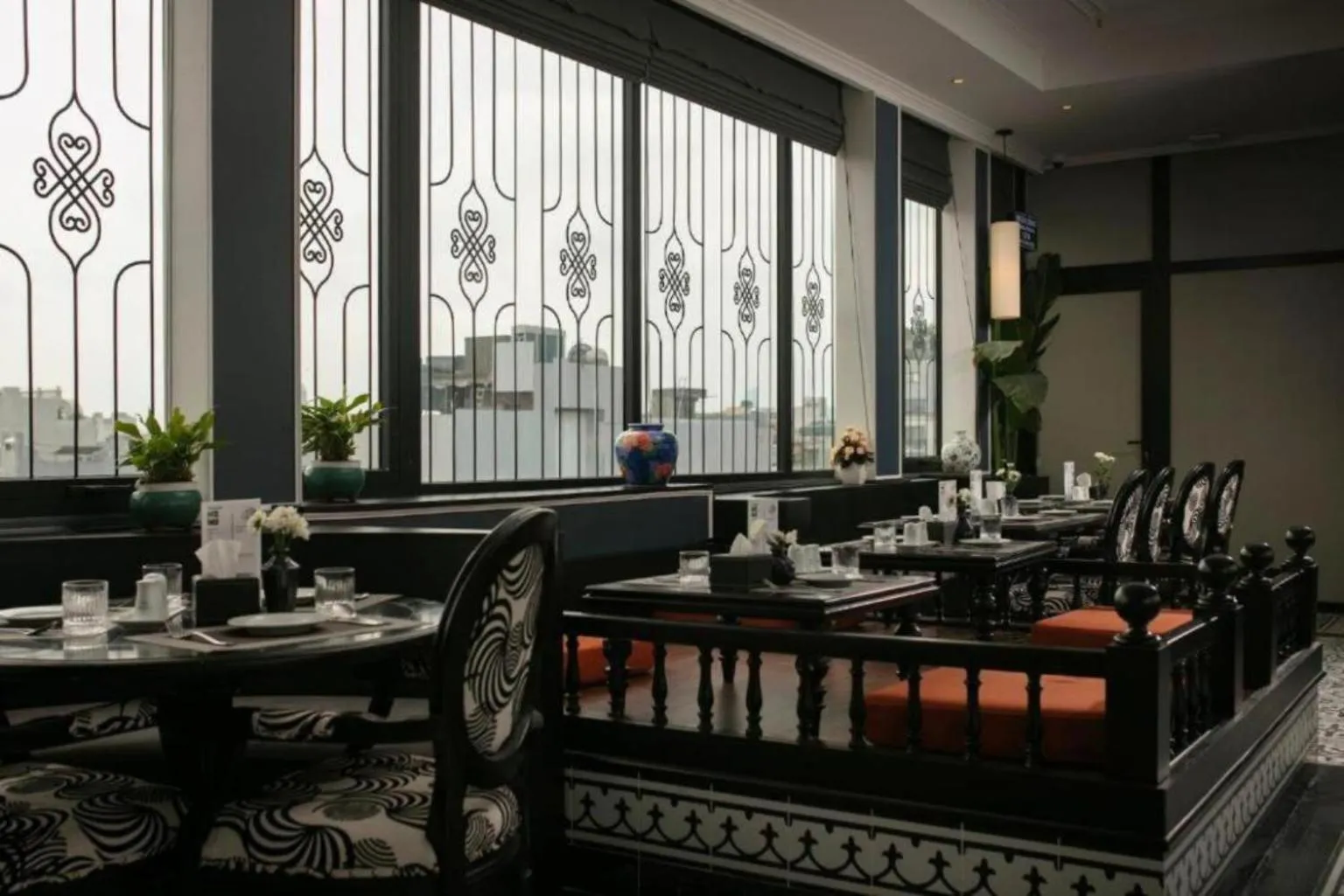 Restaurant/places to eat in Hanoi Le Chateau Hotel & Spa