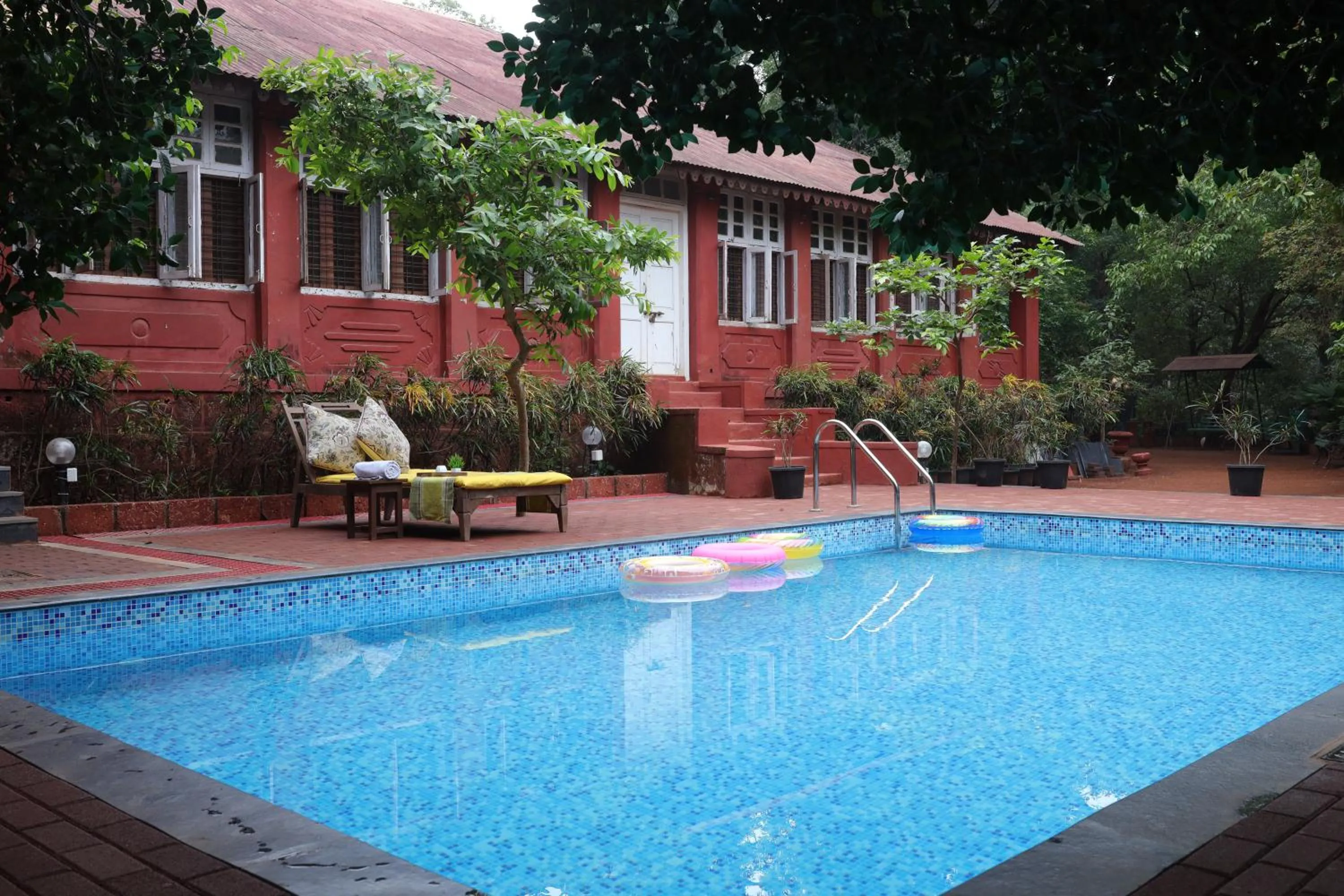 Swimming pool in Radha Cottage Resort