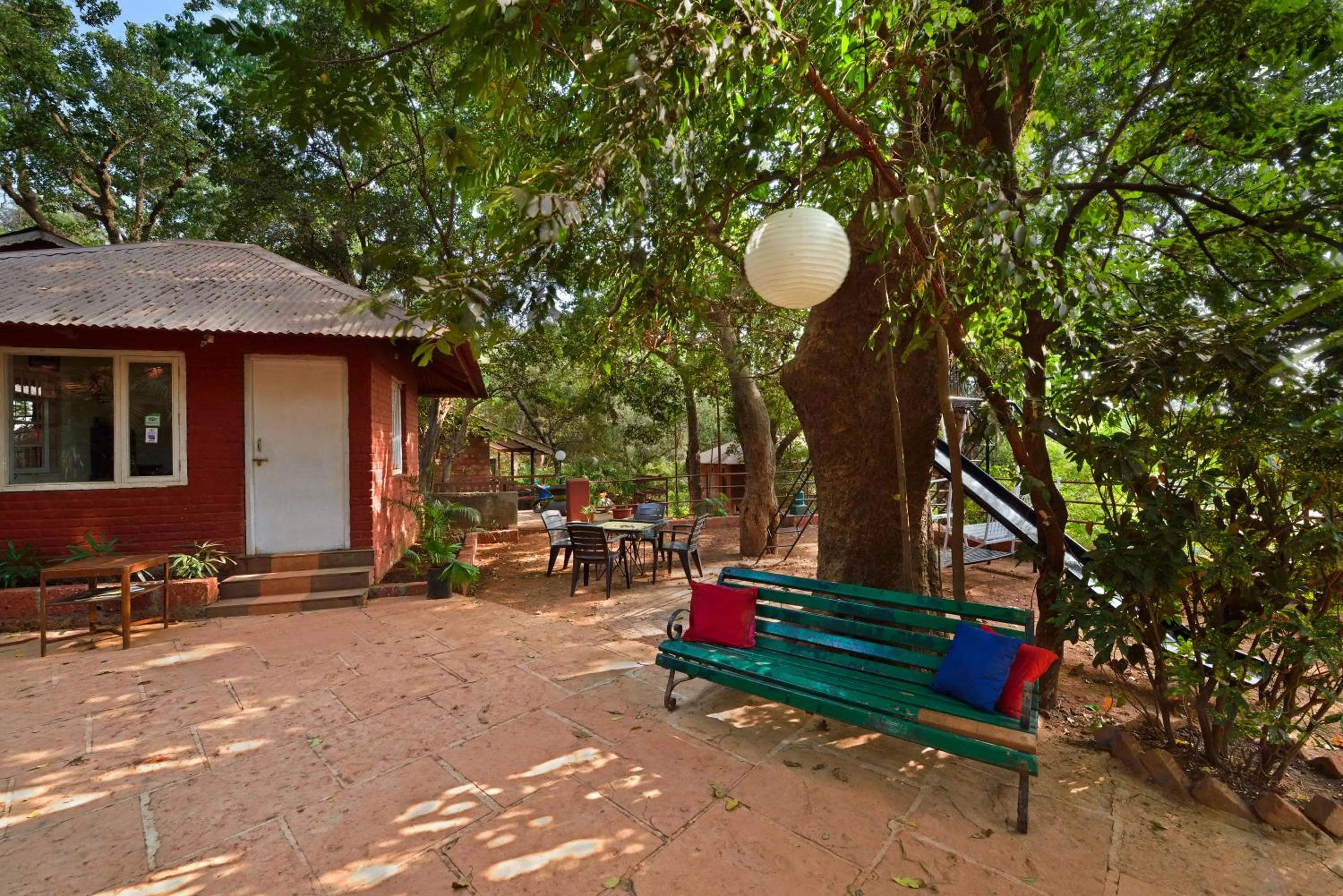 Garden in Radha Cottage Resort