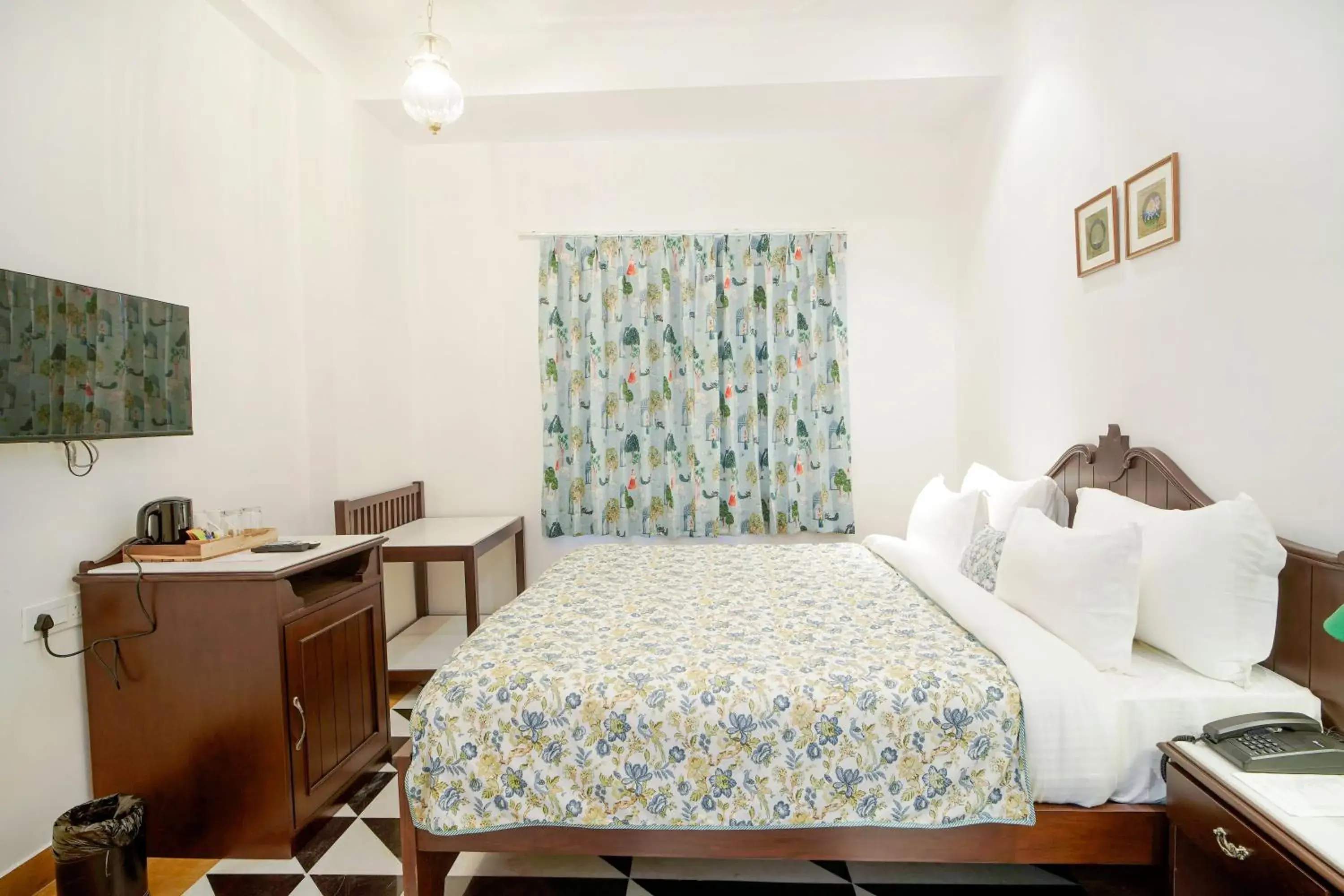 Bed in Grandrosse Boutique - Pichola Lake Facing Hotel Bed in Grandrosse Boutique - Pichola Lake Facing Hotel