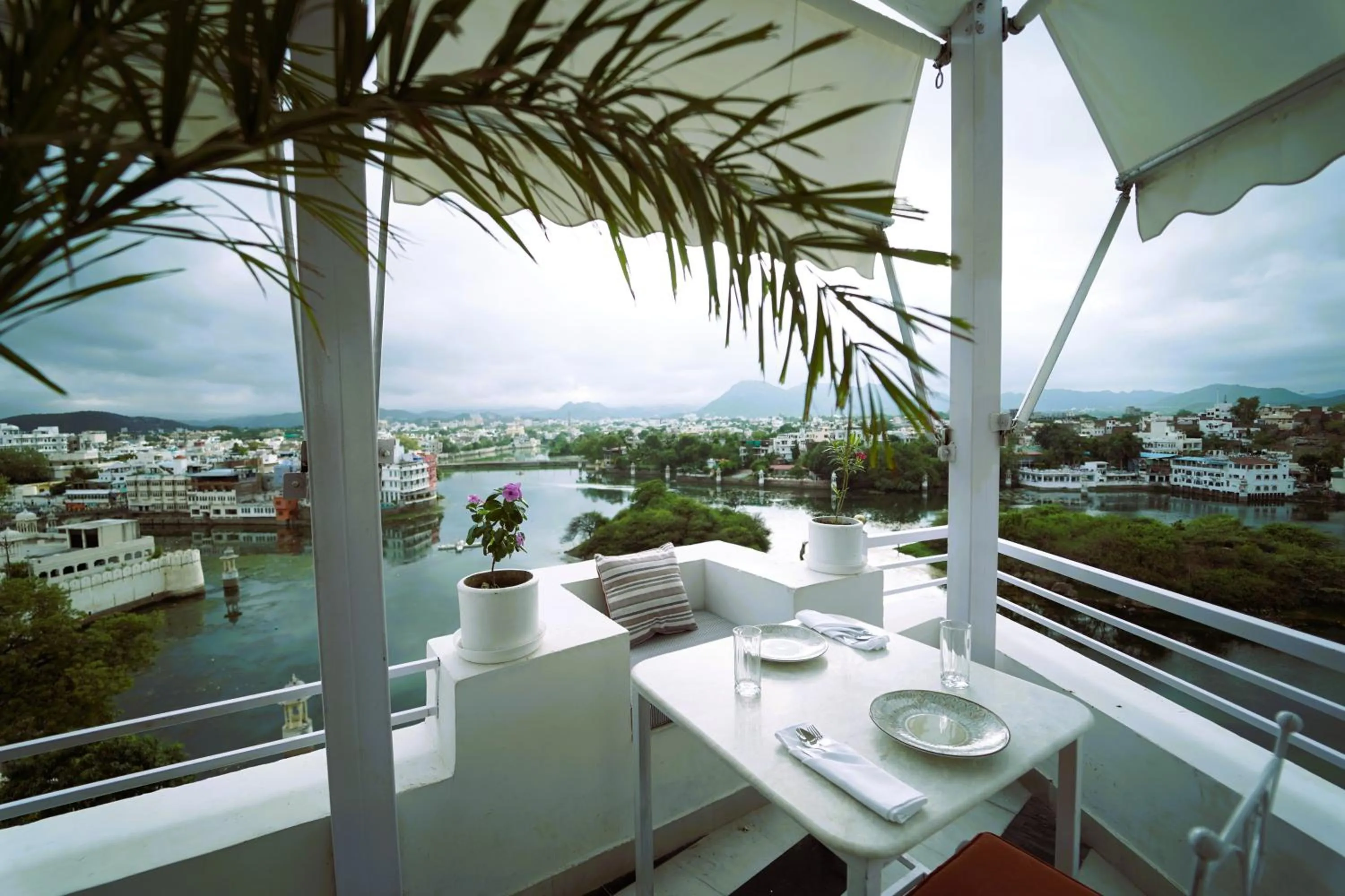 Property building in Grandrosse Boutique - Pichola Lake Facing Hotel