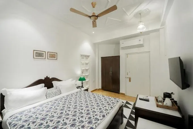 Bed in Grandrosse Boutique - Pichola Lake Facing Hotel