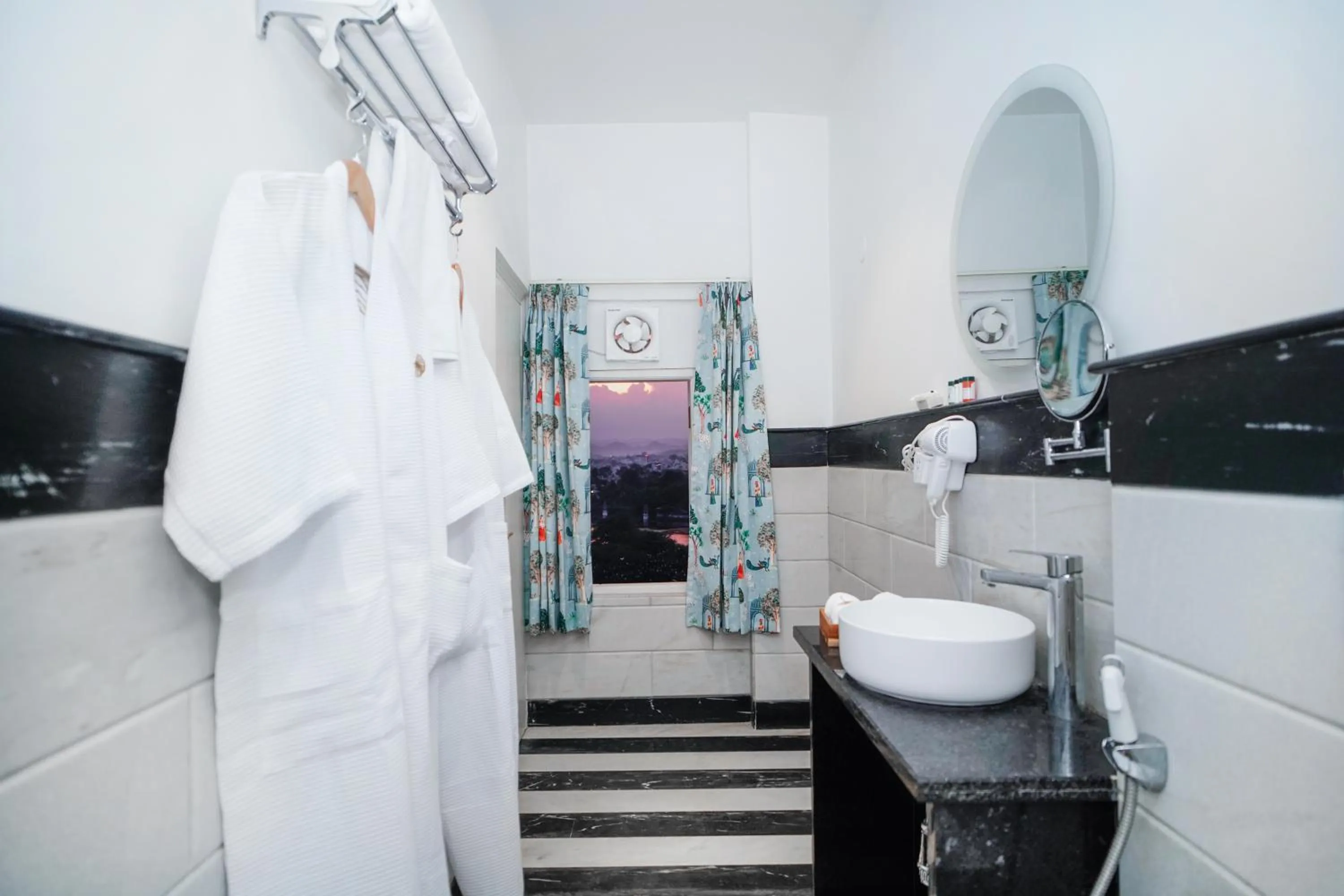 Bathroom in Grandrosse Boutique - Pichola Lake Facing Hotel