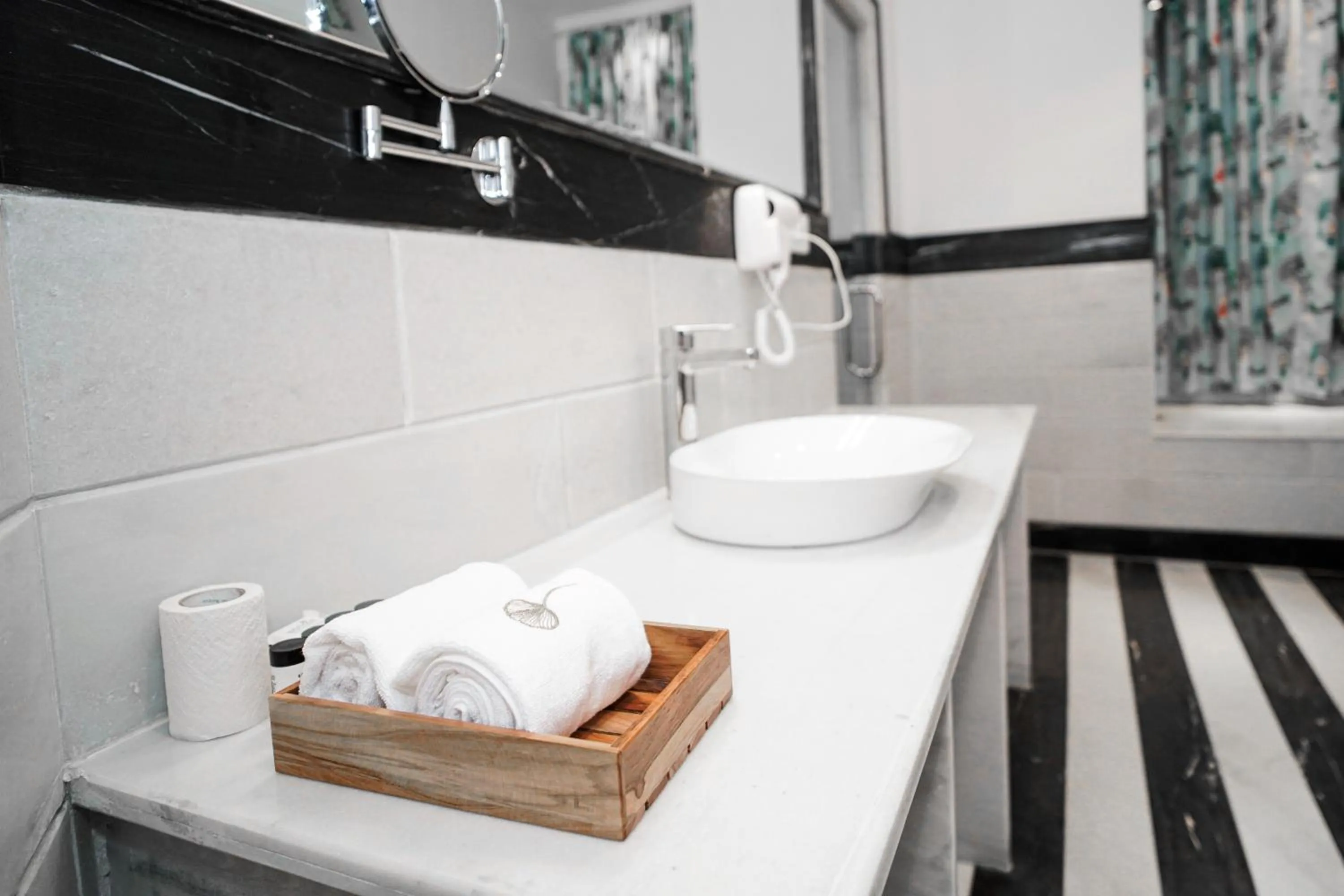Bathroom in Grandrosse Boutique - Pichola Lake Facing Hotel