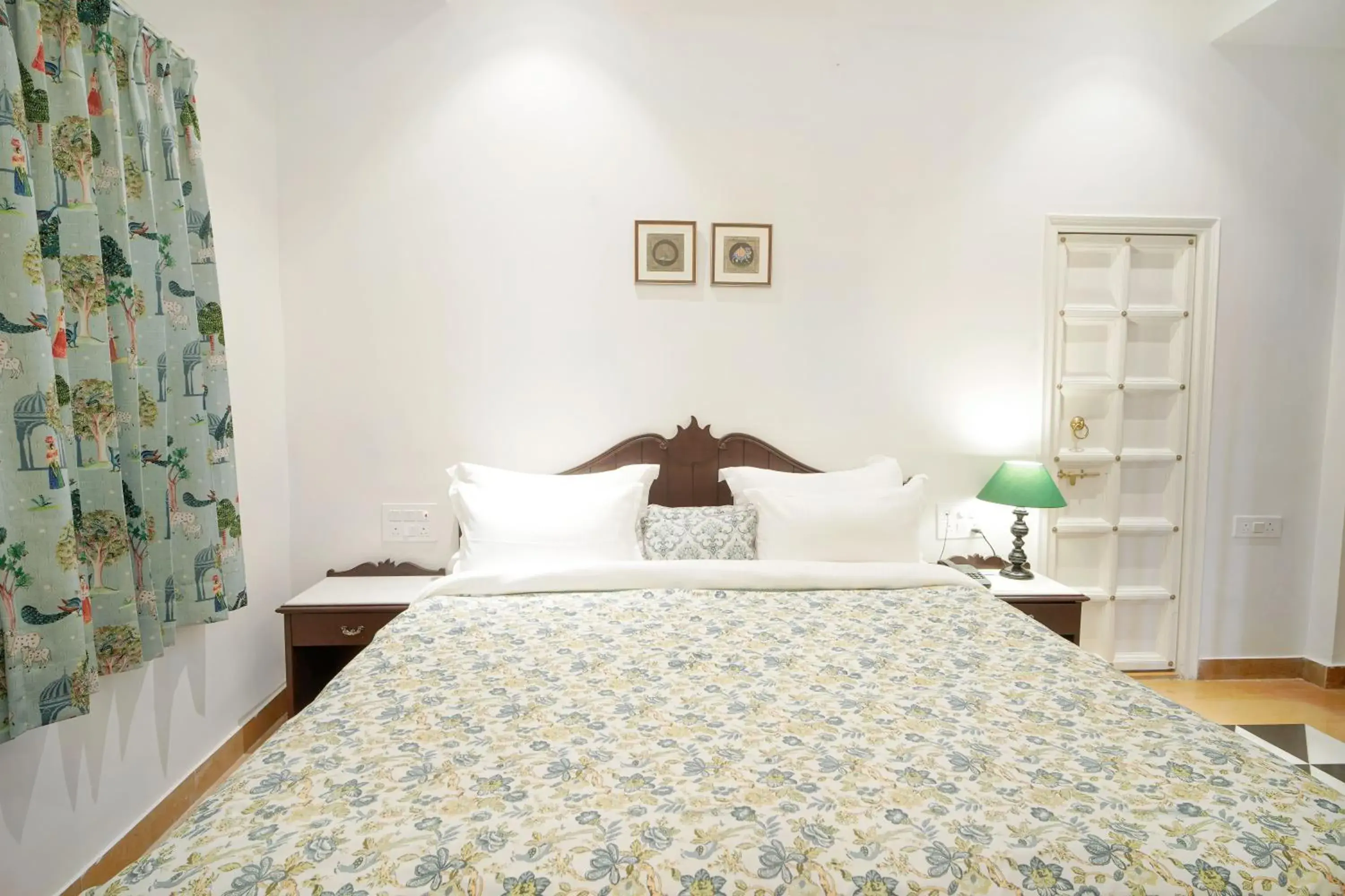 Bed in Grandrosse Boutique - Pichola Lake Facing Hotel Bed in Grandrosse Boutique - Pichola Lake Facing Hotel