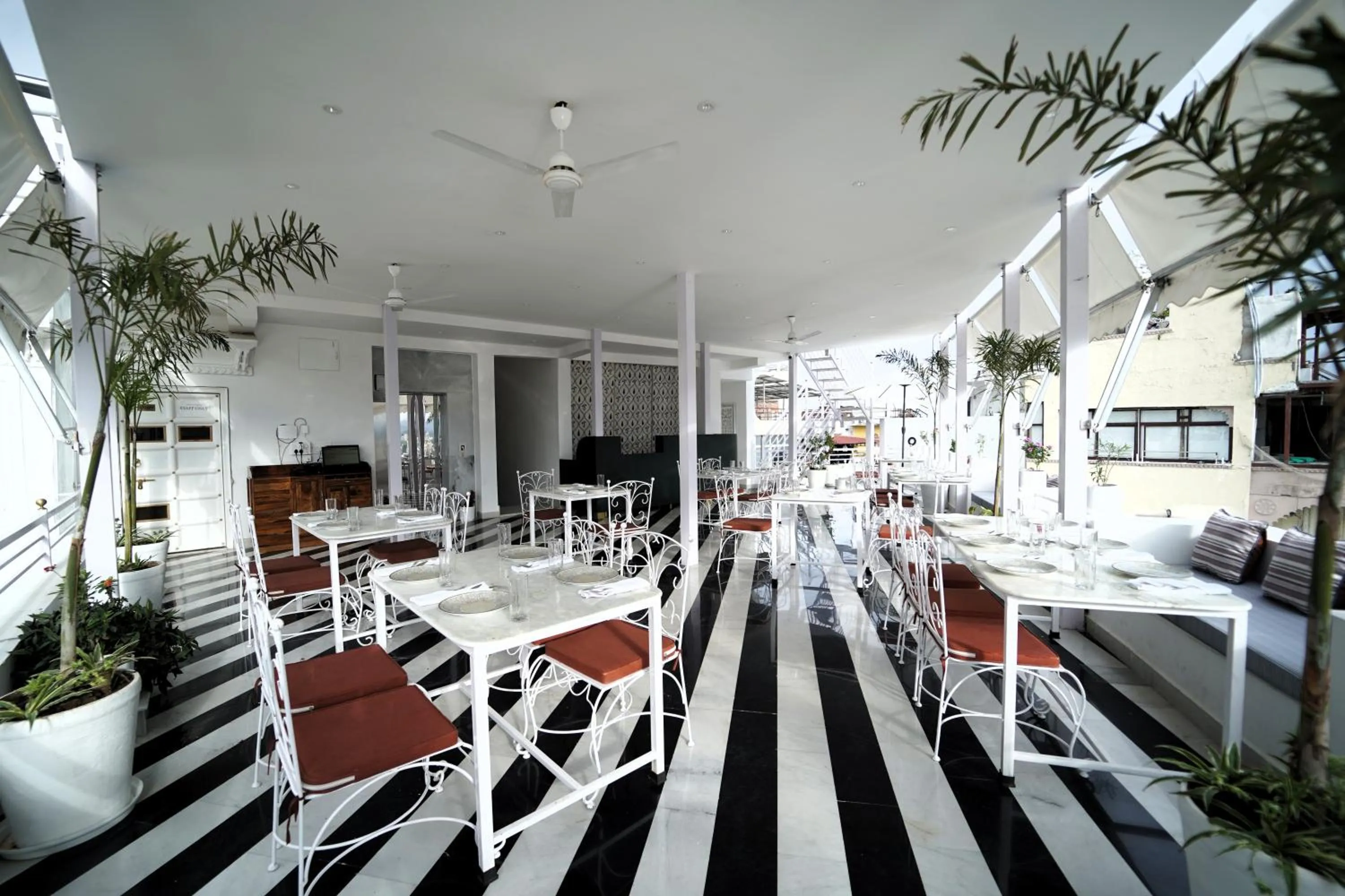 Restaurant/places to eat in Grandrosse Boutique - Pichola Lake Facing Hotel