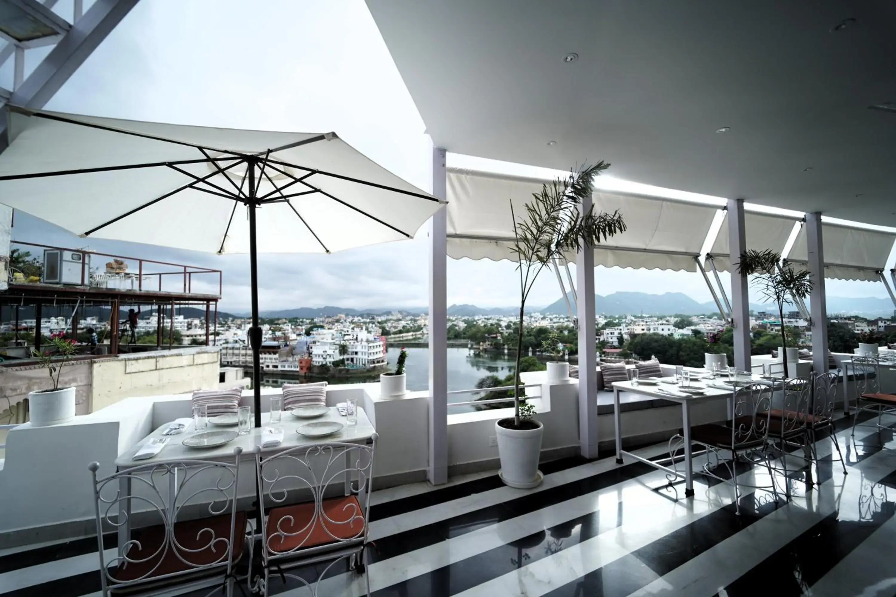 Restaurant/places to eat in Grandrosse Boutique - Pichola Lake Facing Hotel Restaurant/places to eat in Grandrosse Boutique - Pichola Lake Facing Hotel