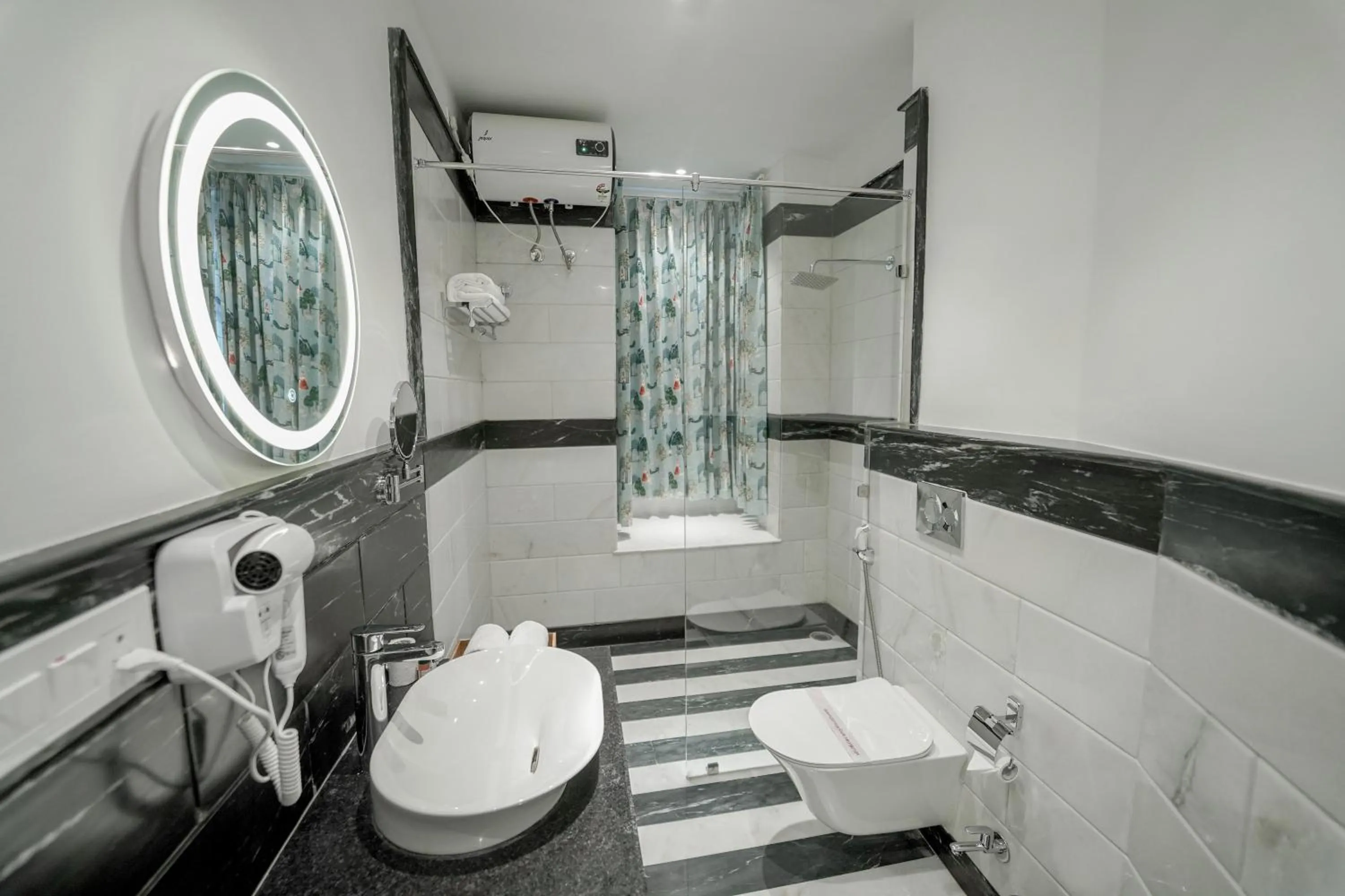 Shower in Grandrosse Boutique - Pichola Lake Facing Hotel