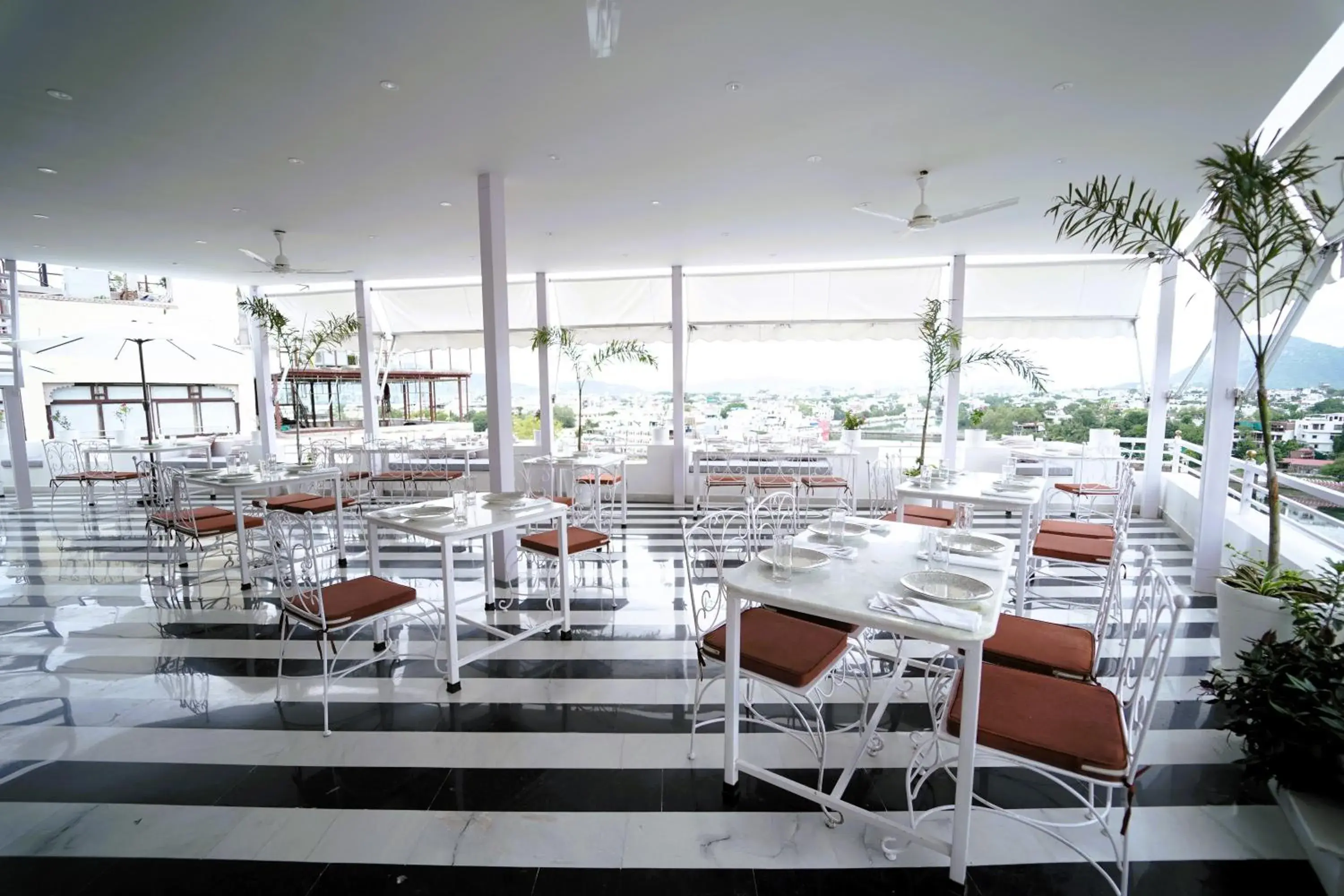 Restaurant/places to eat in Grandrosse Boutique - Pichola Lake Facing Hotel Restaurant/places to eat in Grandrosse Boutique - Pichola Lake Facing Hotel