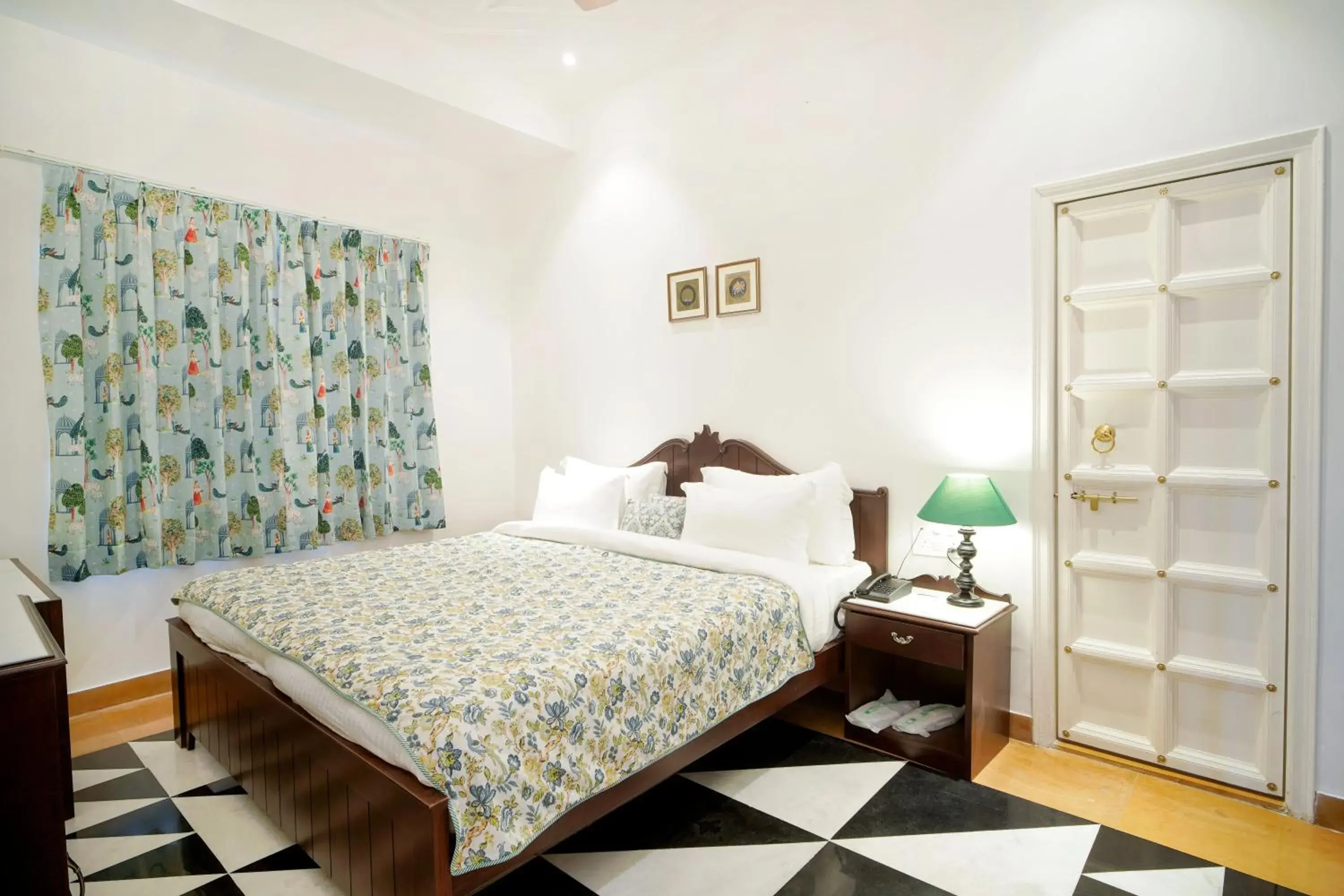 Bed in Grandrosse Boutique - Pichola Lake Facing Hotel Bed in Grandrosse Boutique - Pichola Lake Facing Hotel