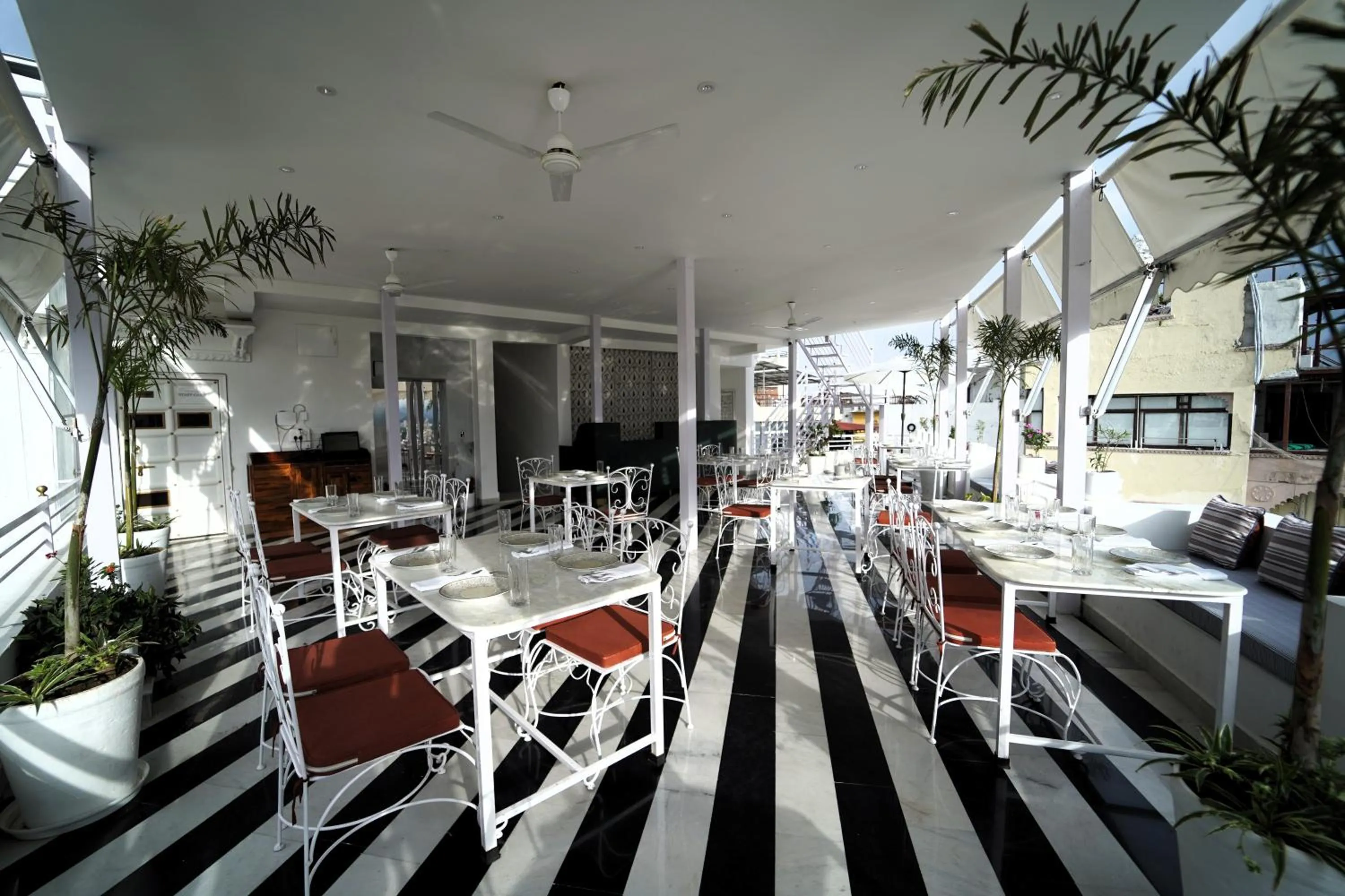 Restaurant/places to eat in Grandrosse Boutique - Pichola Lake Facing Hotel