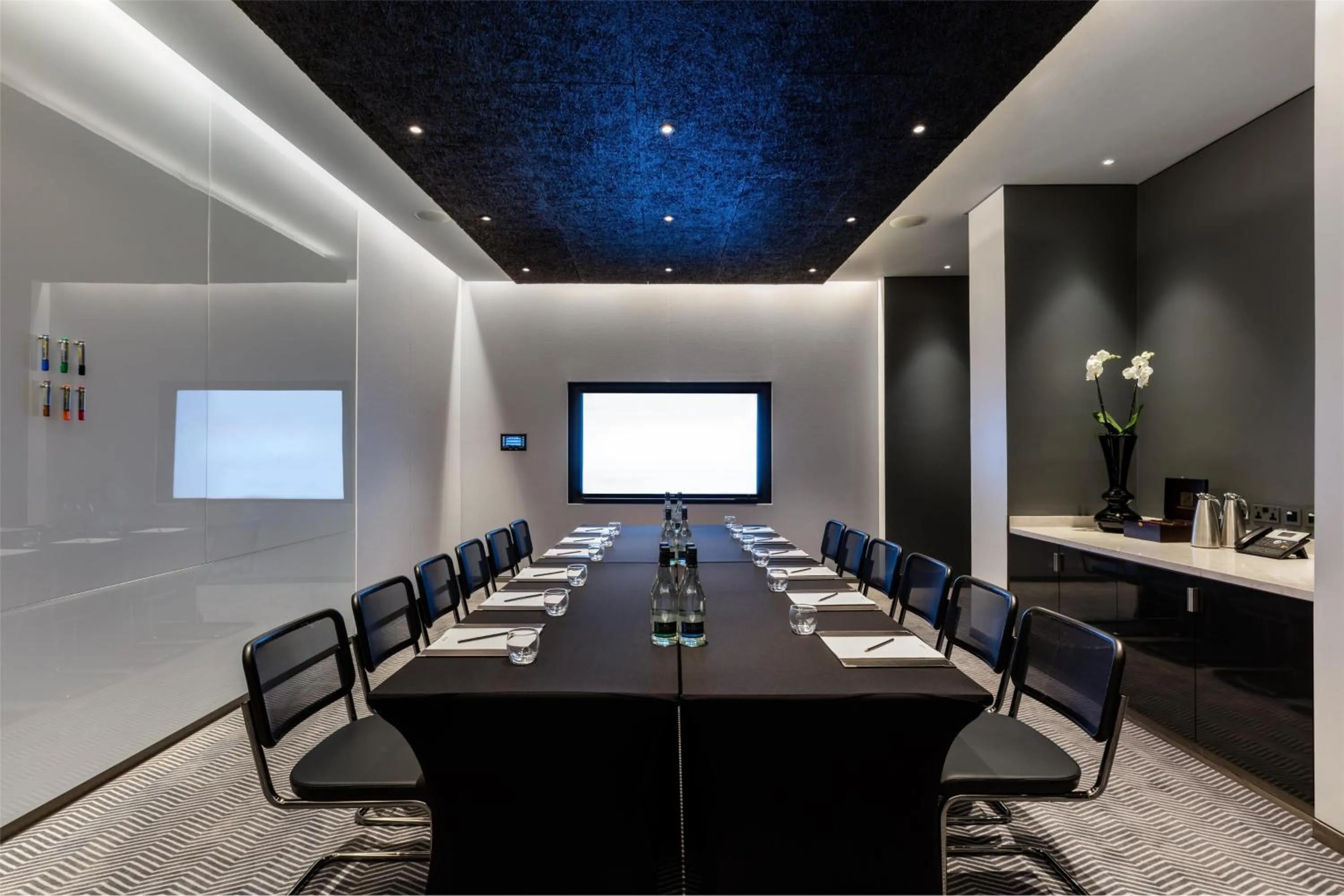 Meeting/conference room in Radisson Blu Hotel, London Mercer Street