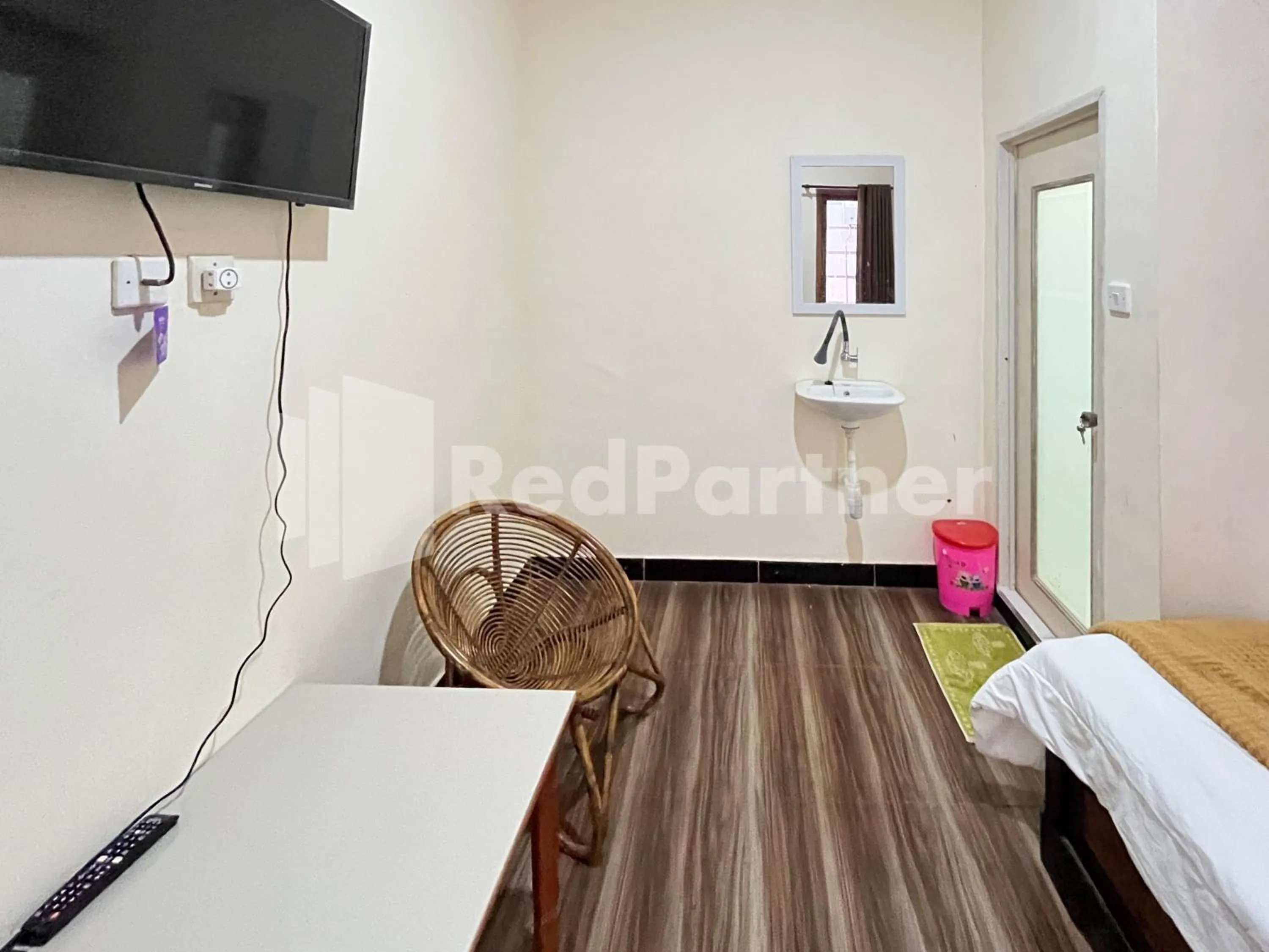 Bedroom, Bed in Family Homestay Syariah Bromo Mitra RedDoorz