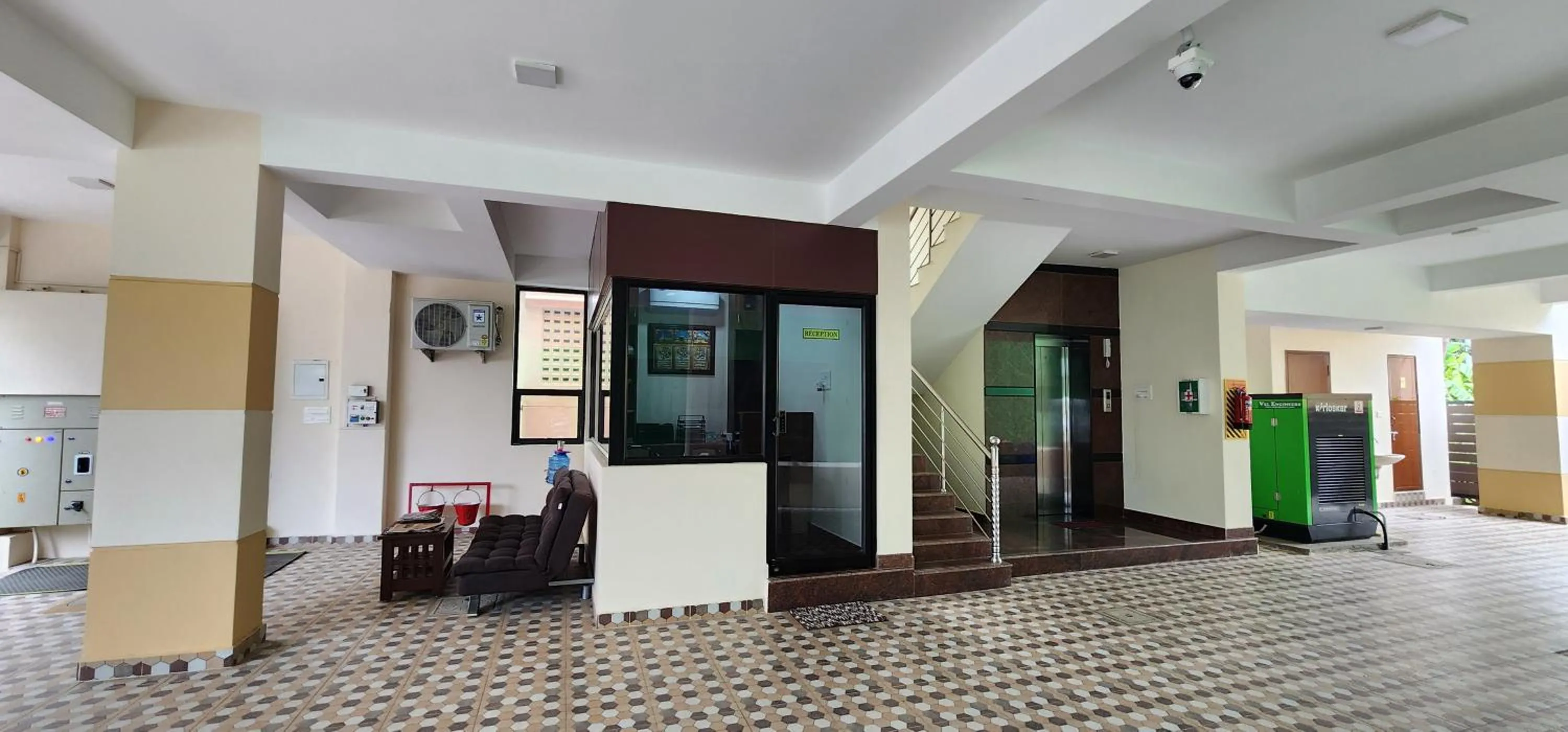 Lobby or reception in Hotel NJ RESIDENCY NEAR DLF IT PARK, RMZ SOFTWARE PARK, L&T ECC, CHENNAI TRADE CENTRE & MIOT