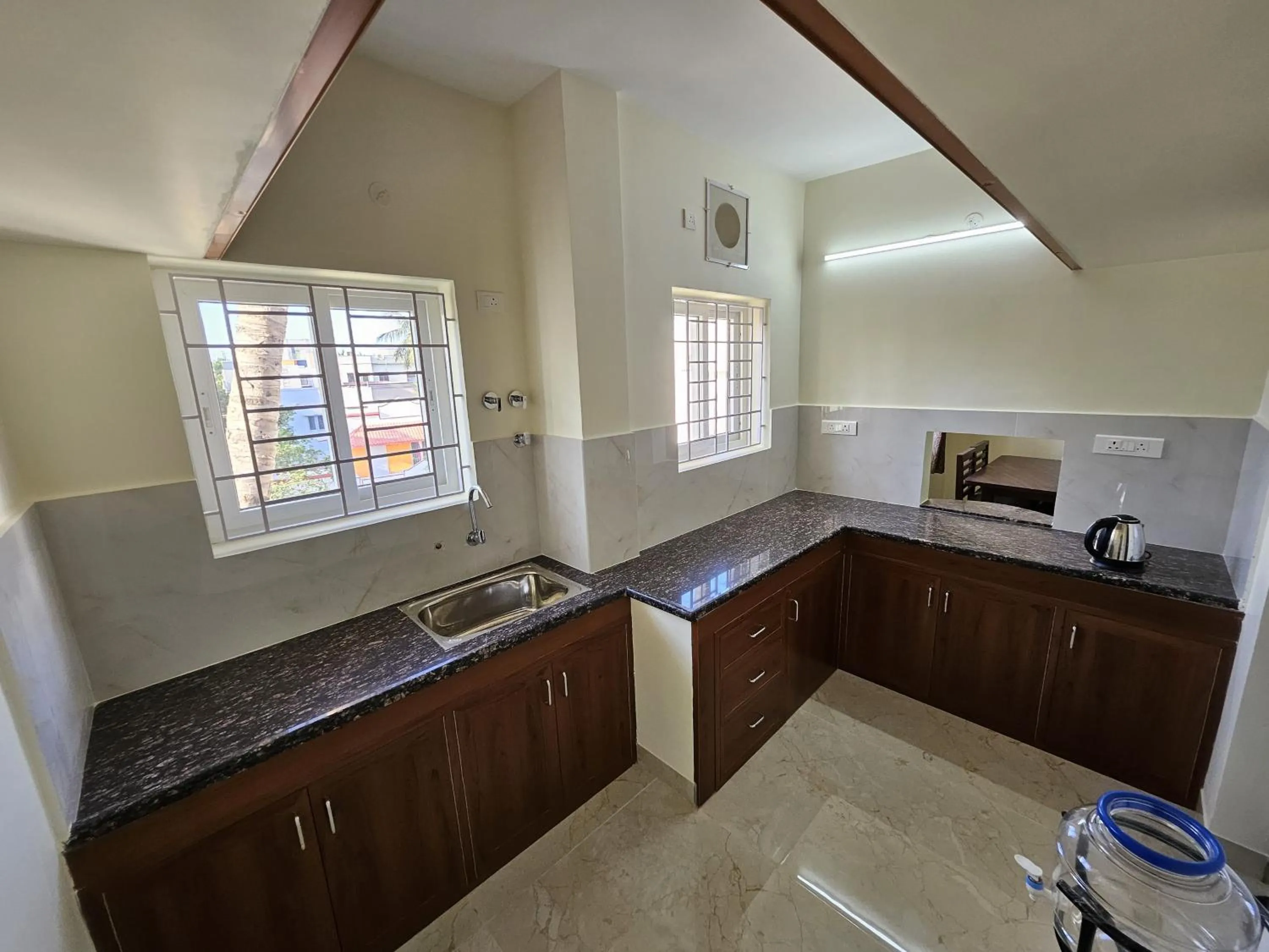 Hotel NJ RESIDENCY NEAR DLF IT PARK, RMZ SOFTWARE PARK, L&T ECC, CHENNAI TRADE CENTRE & MIOT