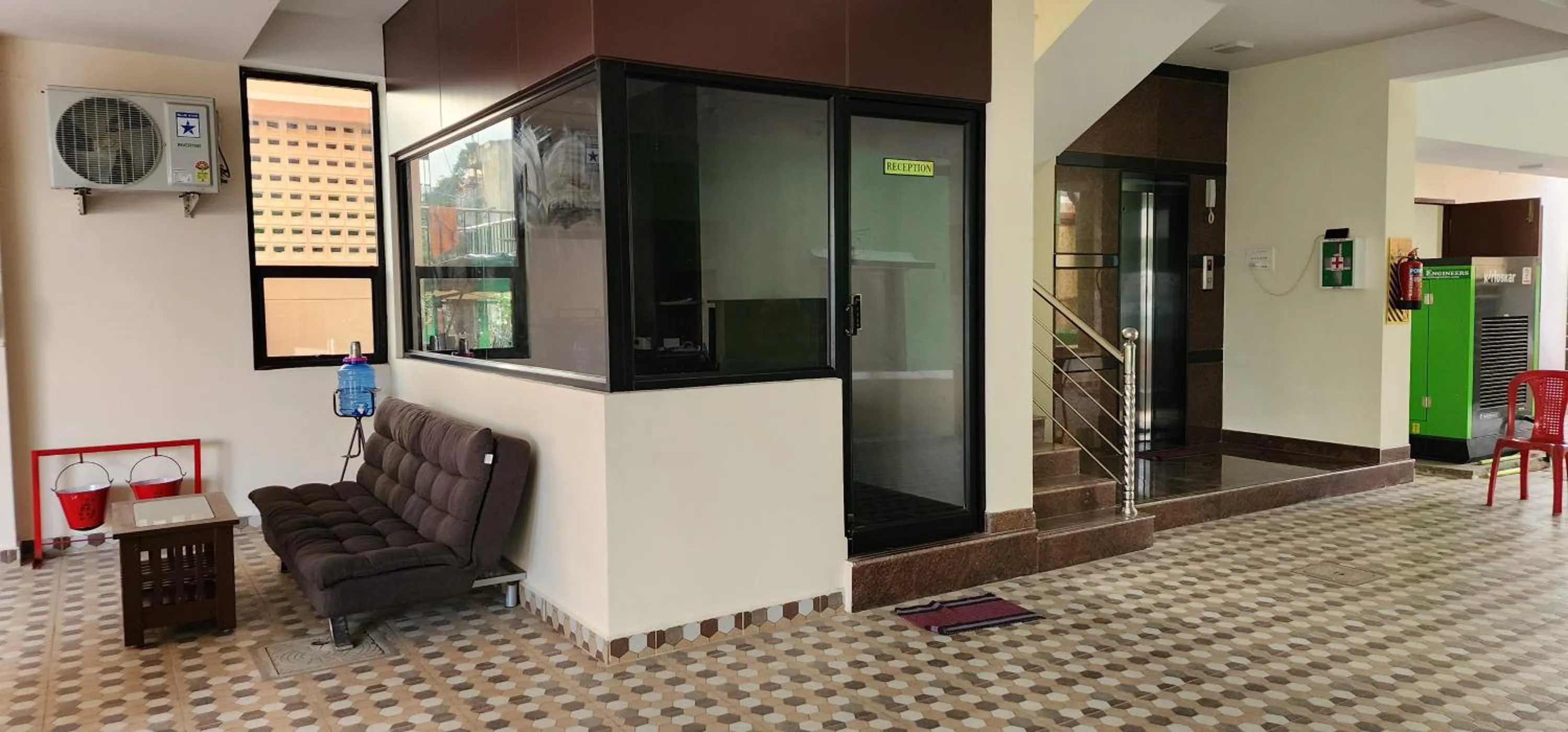 Hotel NJ RESIDENCY NEAR DLF IT PARK, RMZ SOFTWARE PARK, L&T ECC, CHENNAI TRADE CENTRE & MIOT