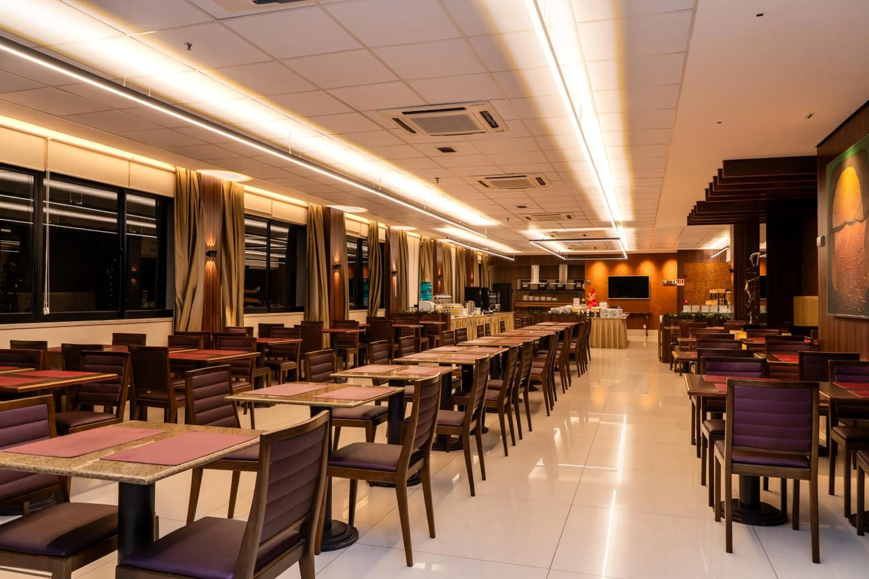 Restaurant/places to eat in Hotel Praia Centro