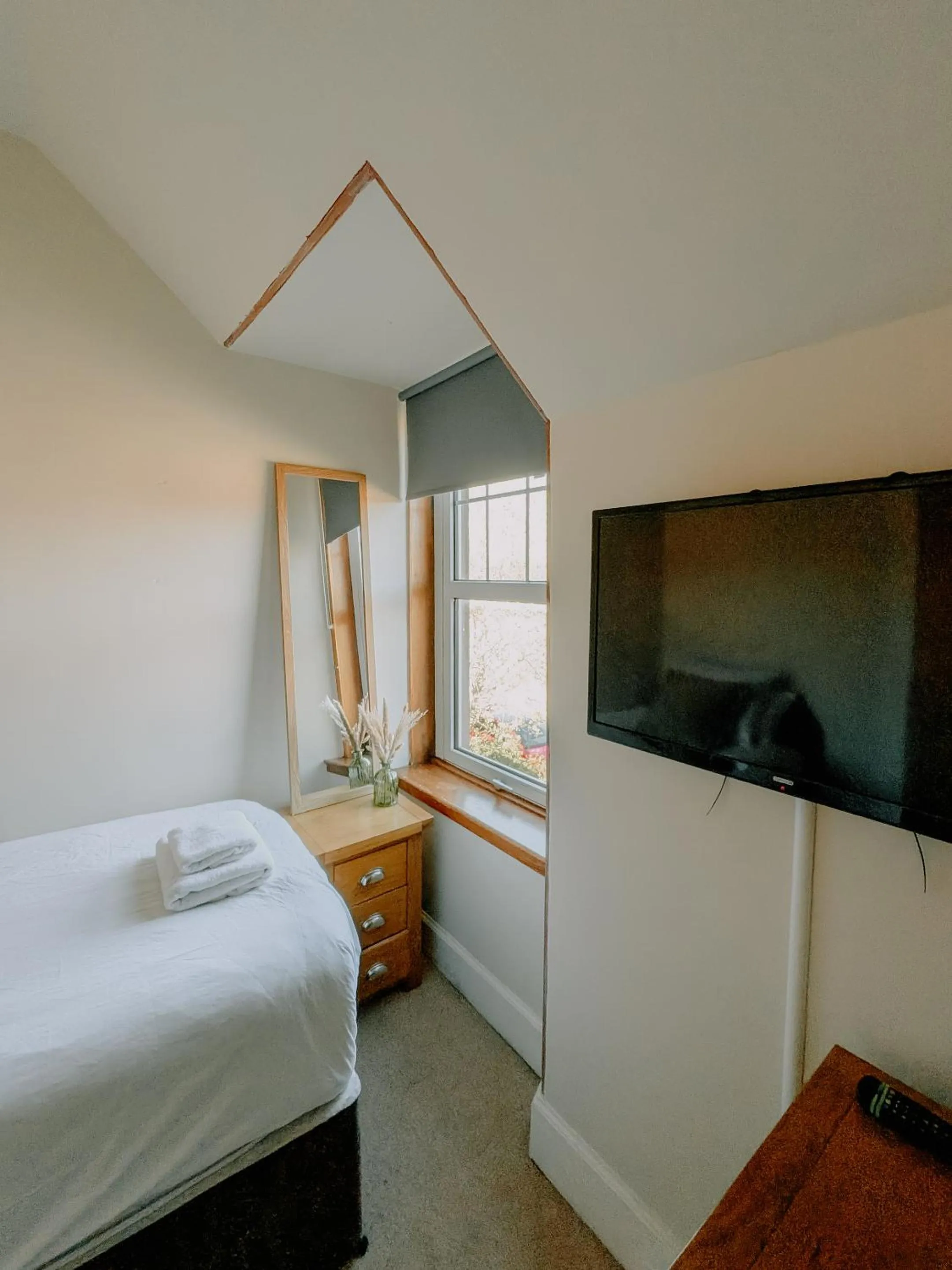 Bedroom, Bed in Inverness Holiday House