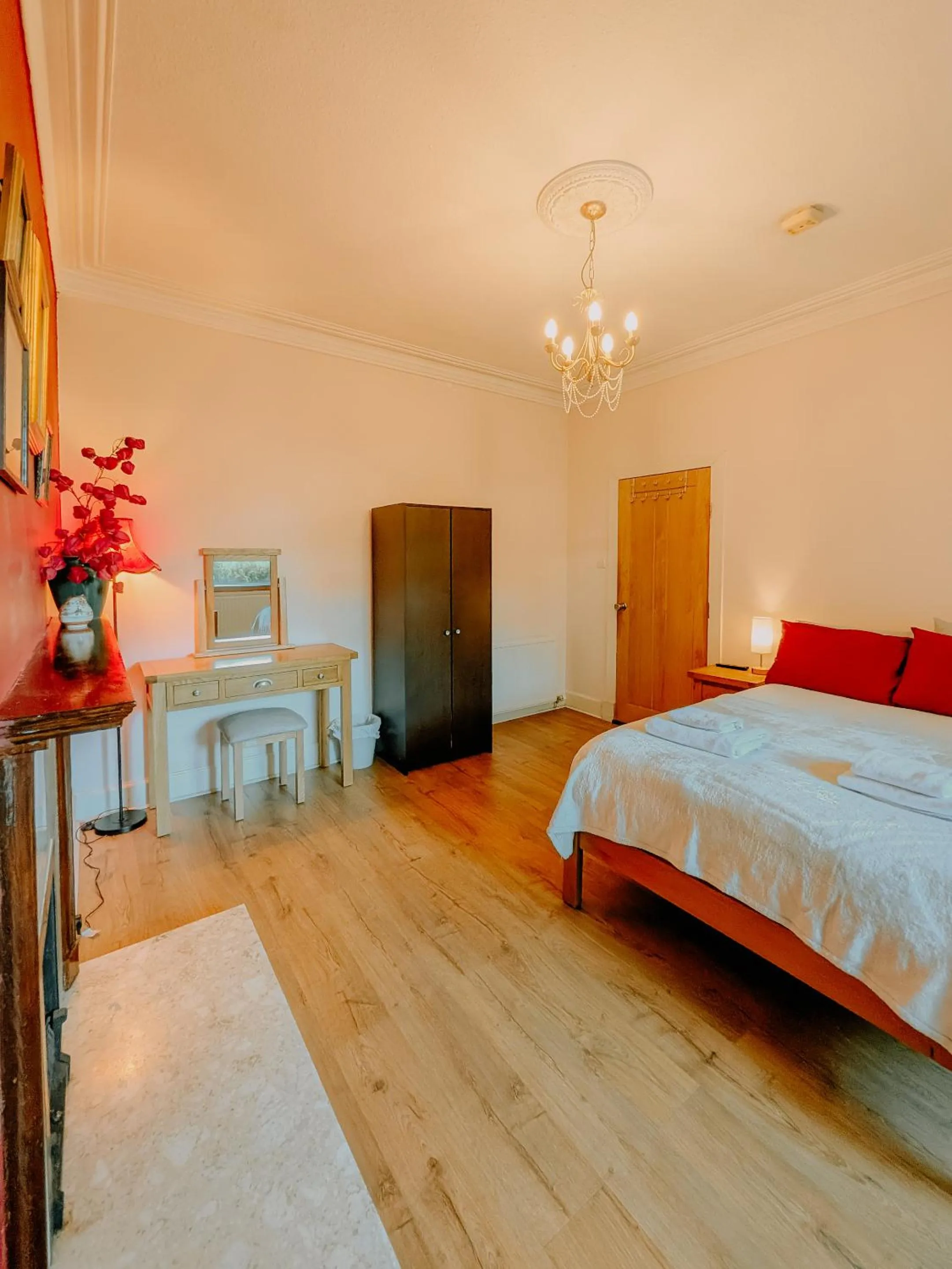 Bedroom, Bed in Inverness Holiday House