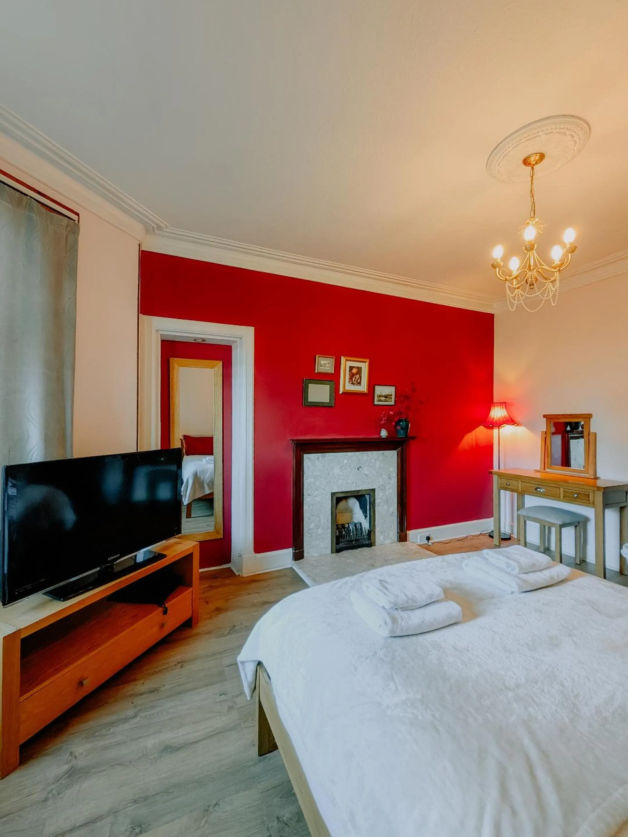 Bedroom, Bed in Inverness Holiday House