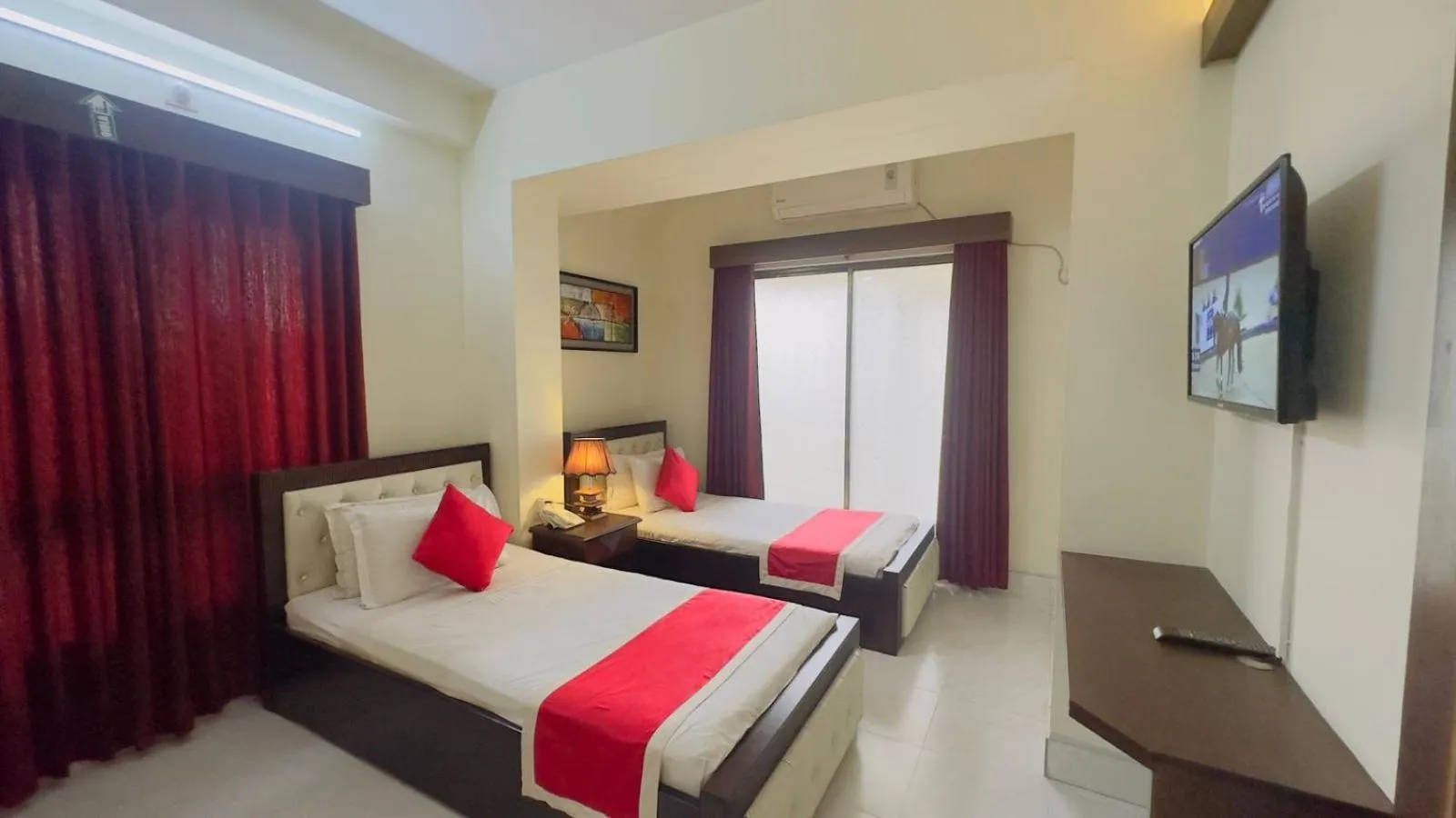 Photo of the whole room in Circle Inn